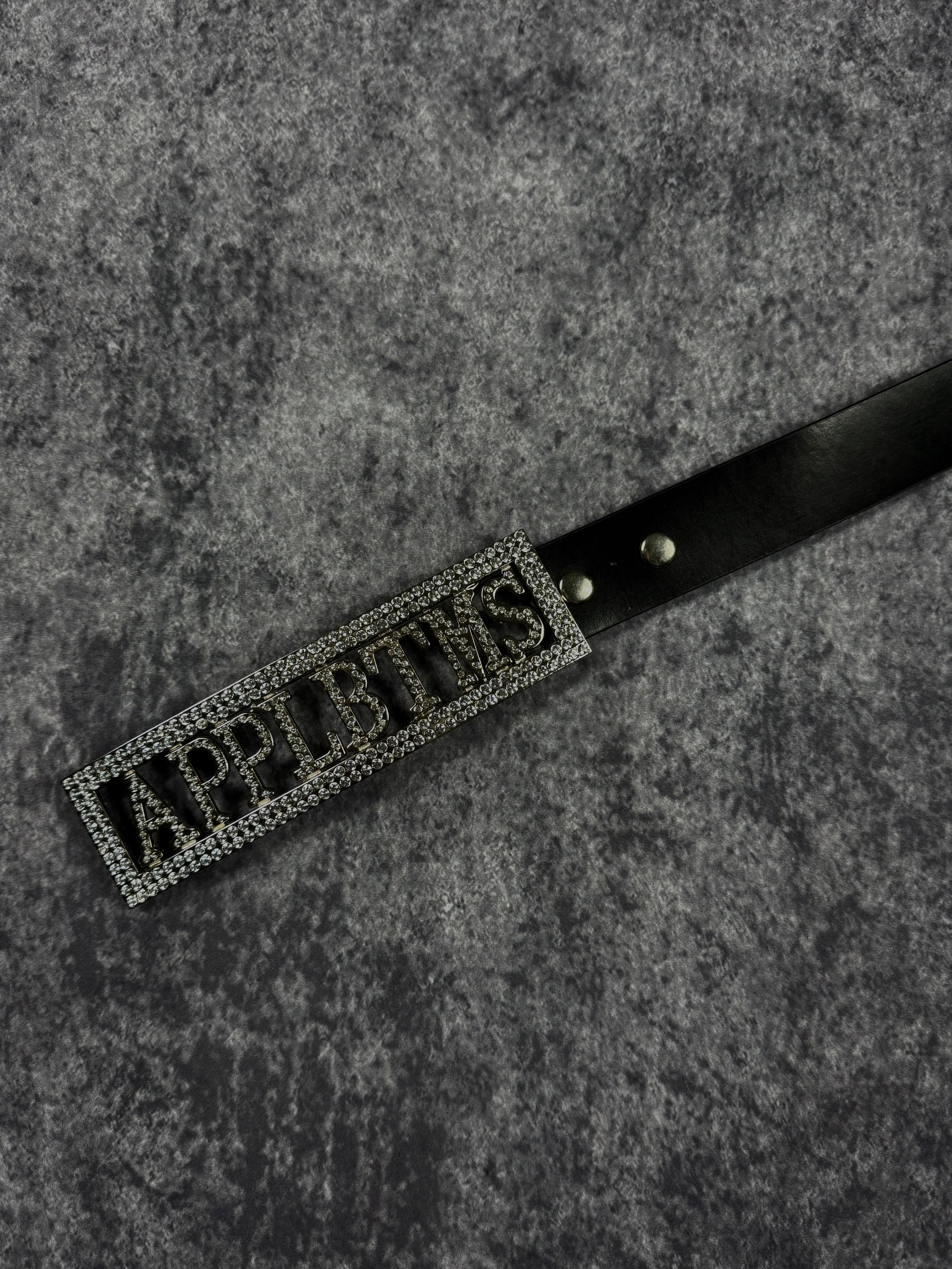 (rare) deadstock 2000s apple bottoms rhinestone belt (belt included)