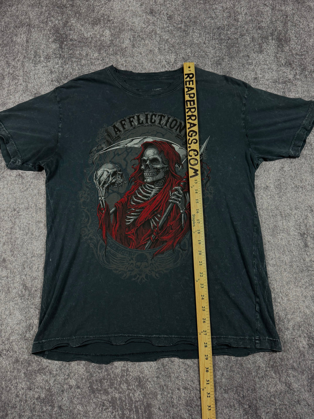 (rare) 2000s affliction shirt (L)