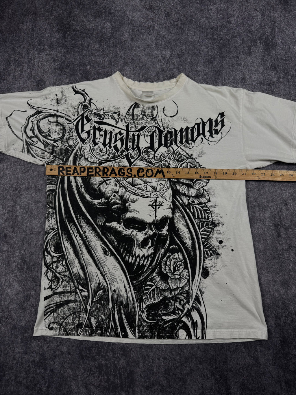 2000s winged skull shirt (L)