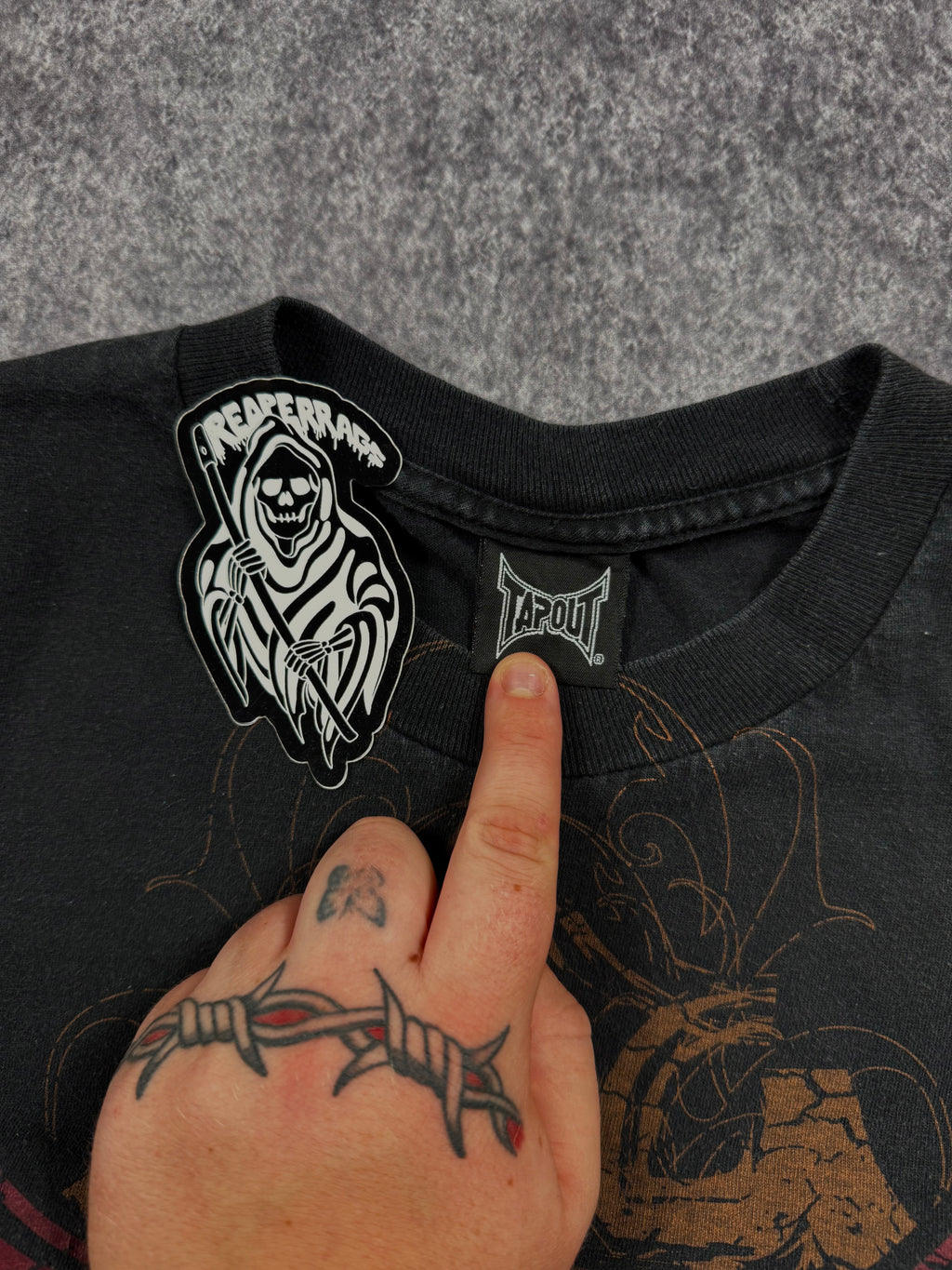 (rare) 2000s tapout shirt (L)