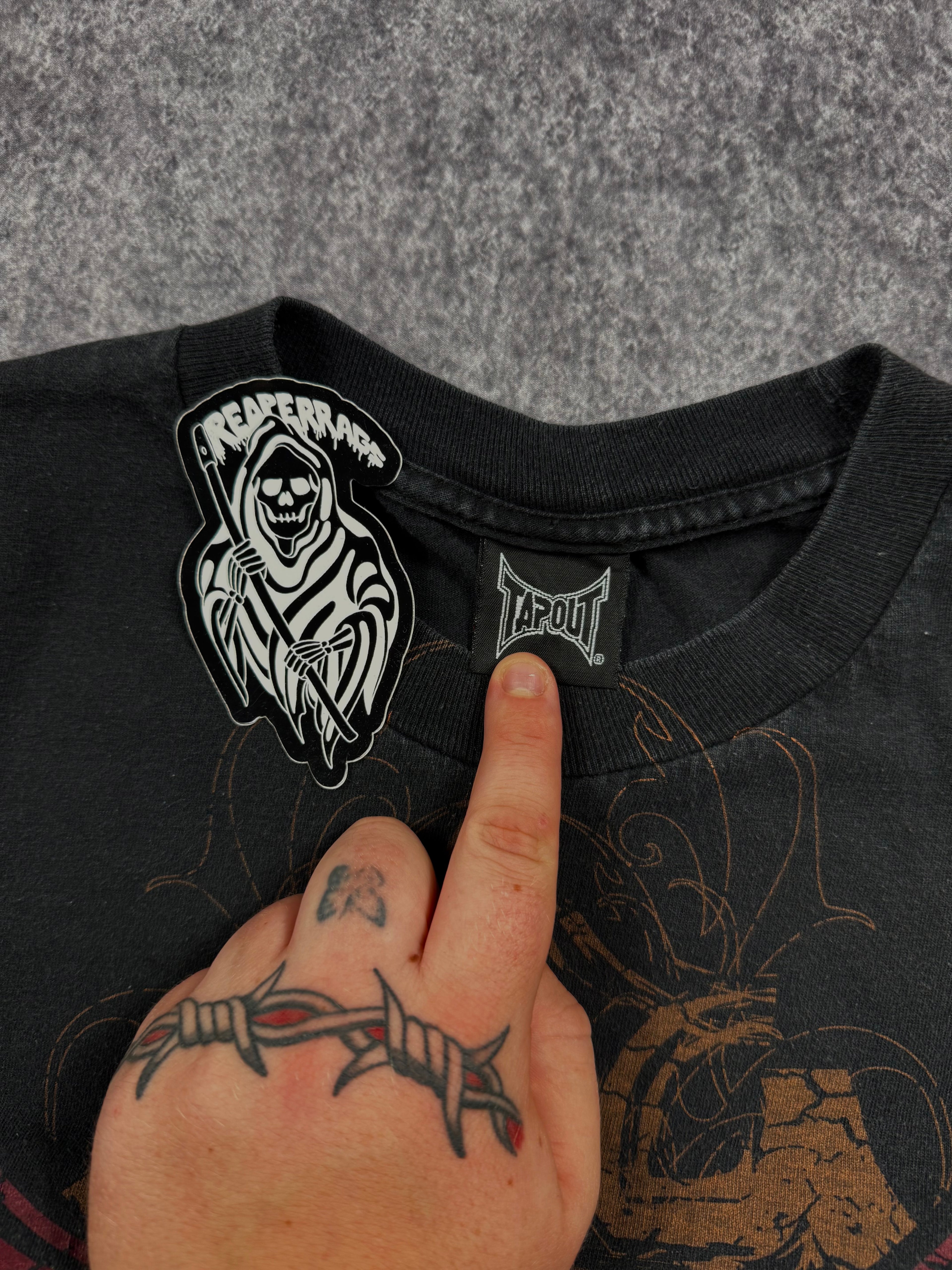 (rare) 2000s tapout shirt (L)