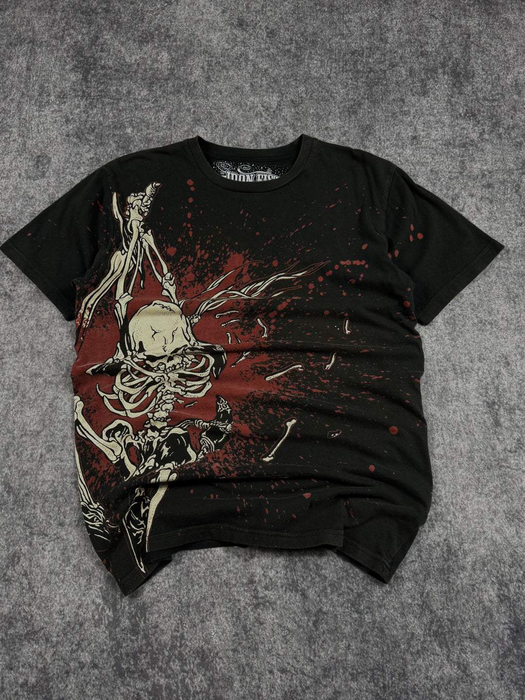 (rare) 2000s iron fist shirt (S)