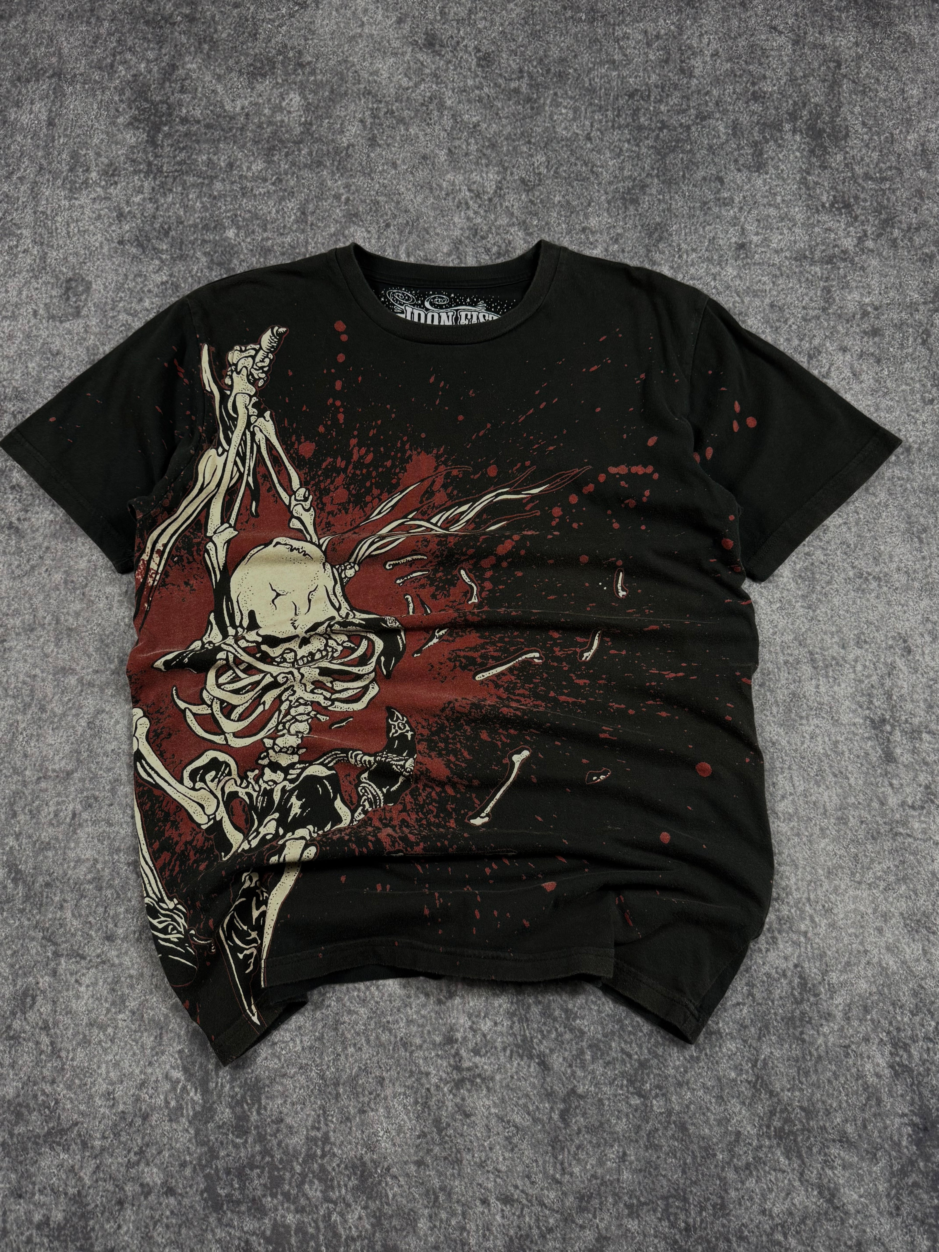 (rare) 2000s iron fist shirt (S)