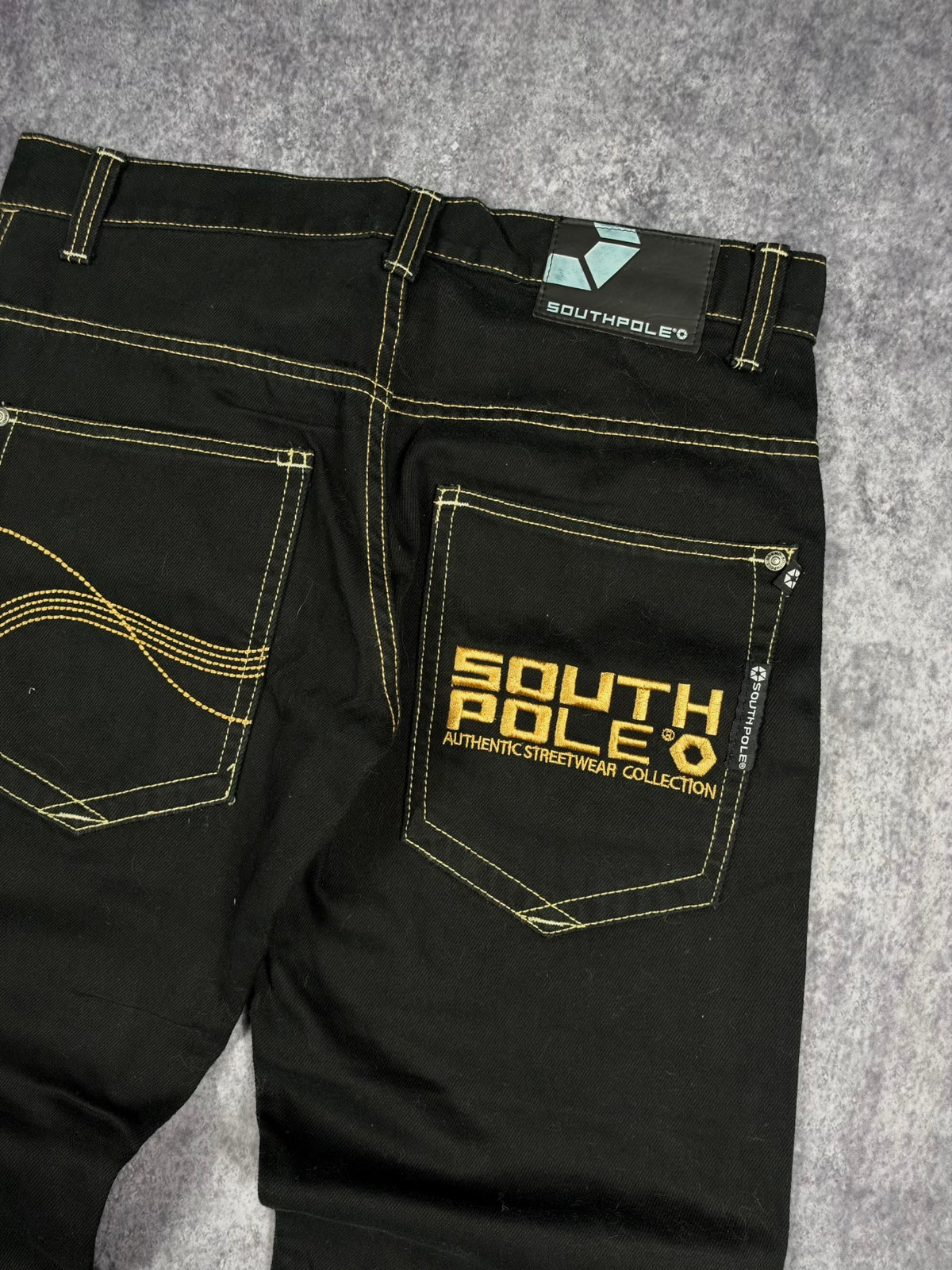 (RARE) 2000s BOOTLEG EMBROIDERED SOUTHPOLE JEANS (34x28)