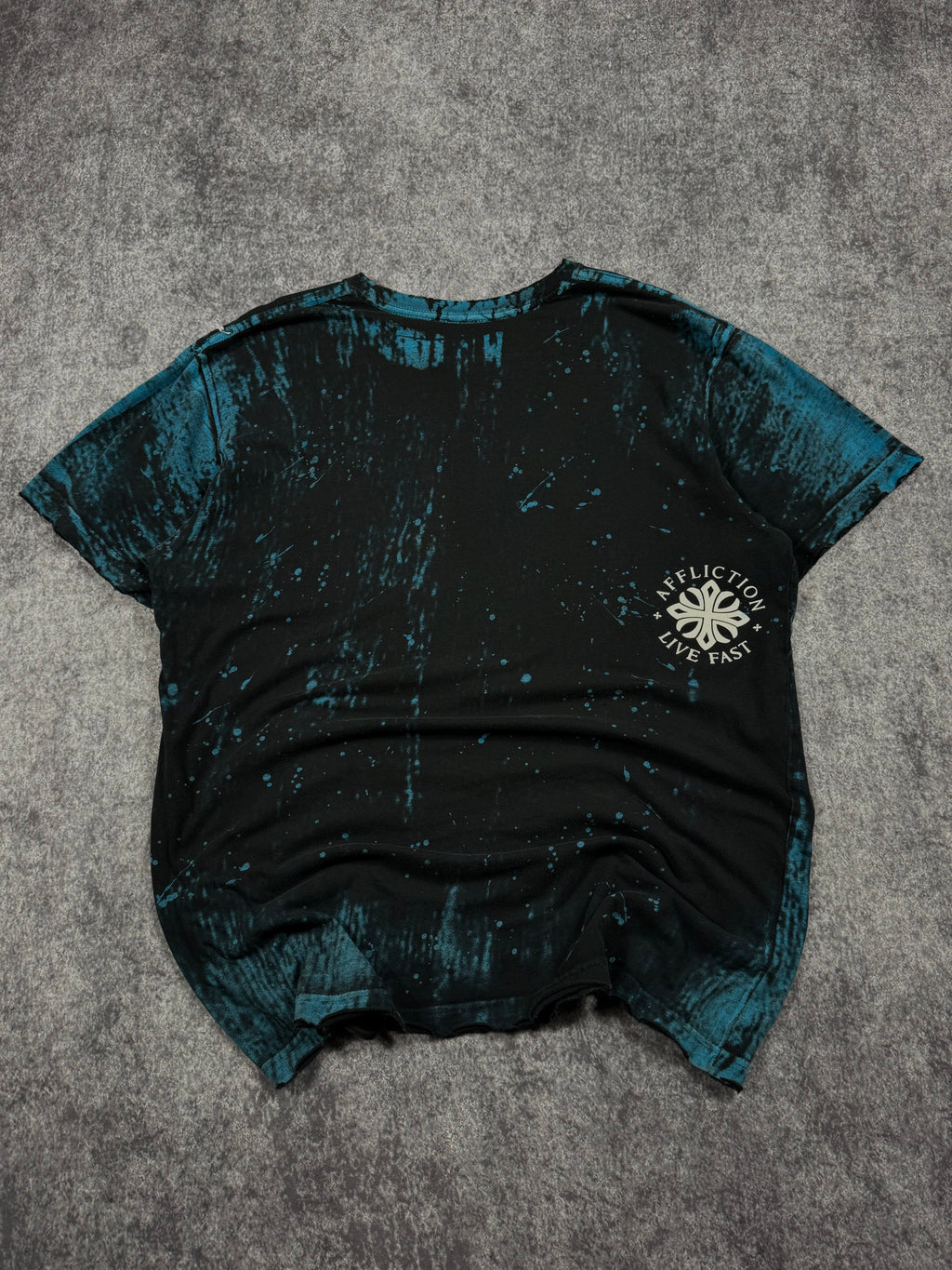 (rare) 2000s affliction shirt (L)