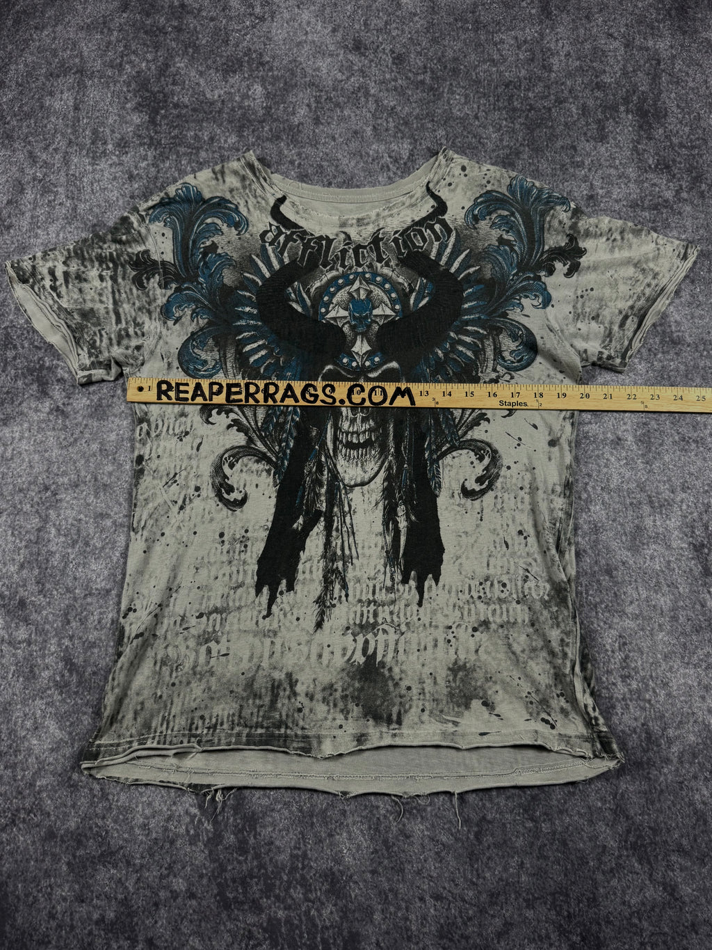 (rare) 2000s affliction shirt (S)