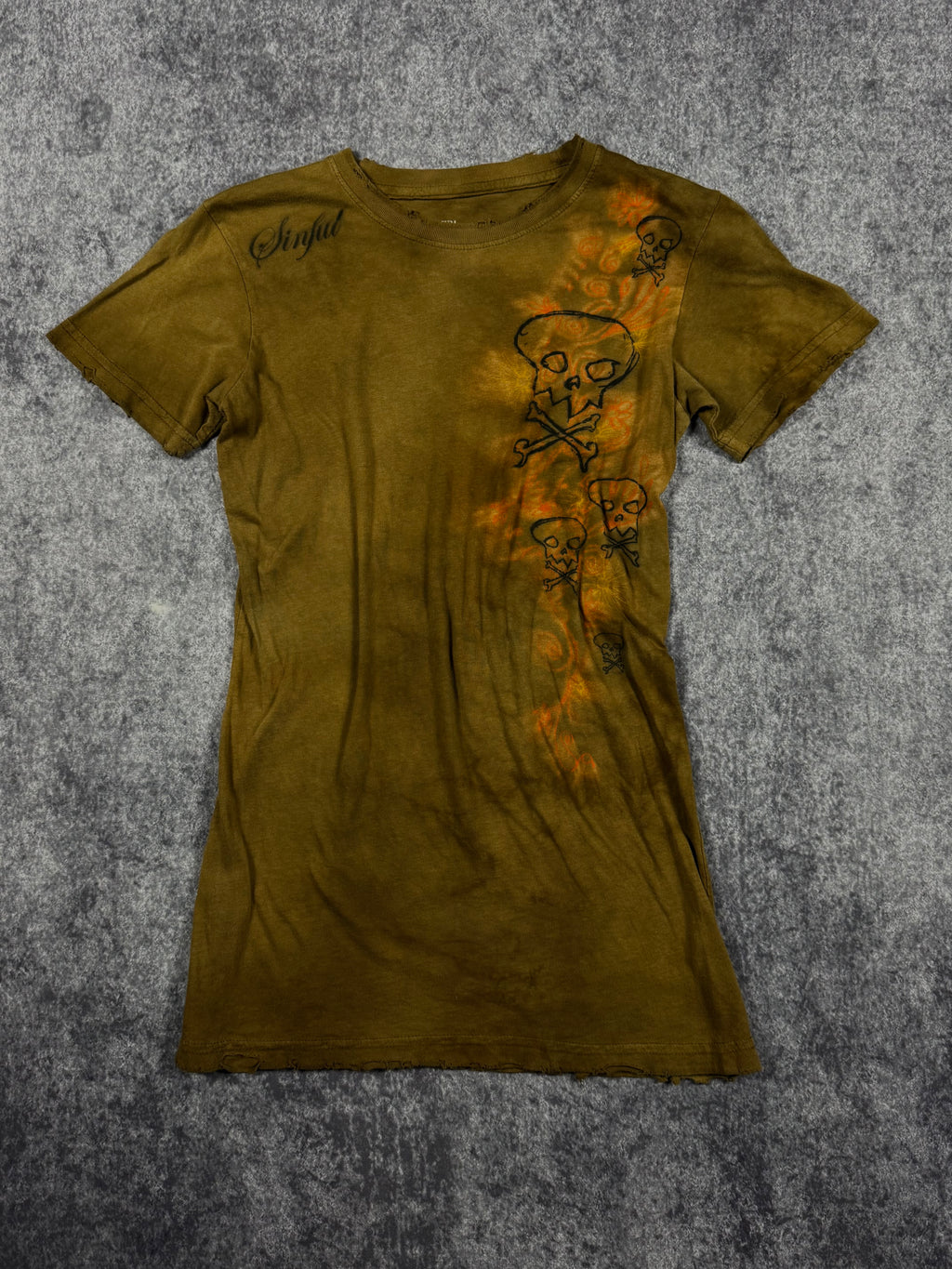 (rare) women’s 2000s sinful x affliction shirt (M)
