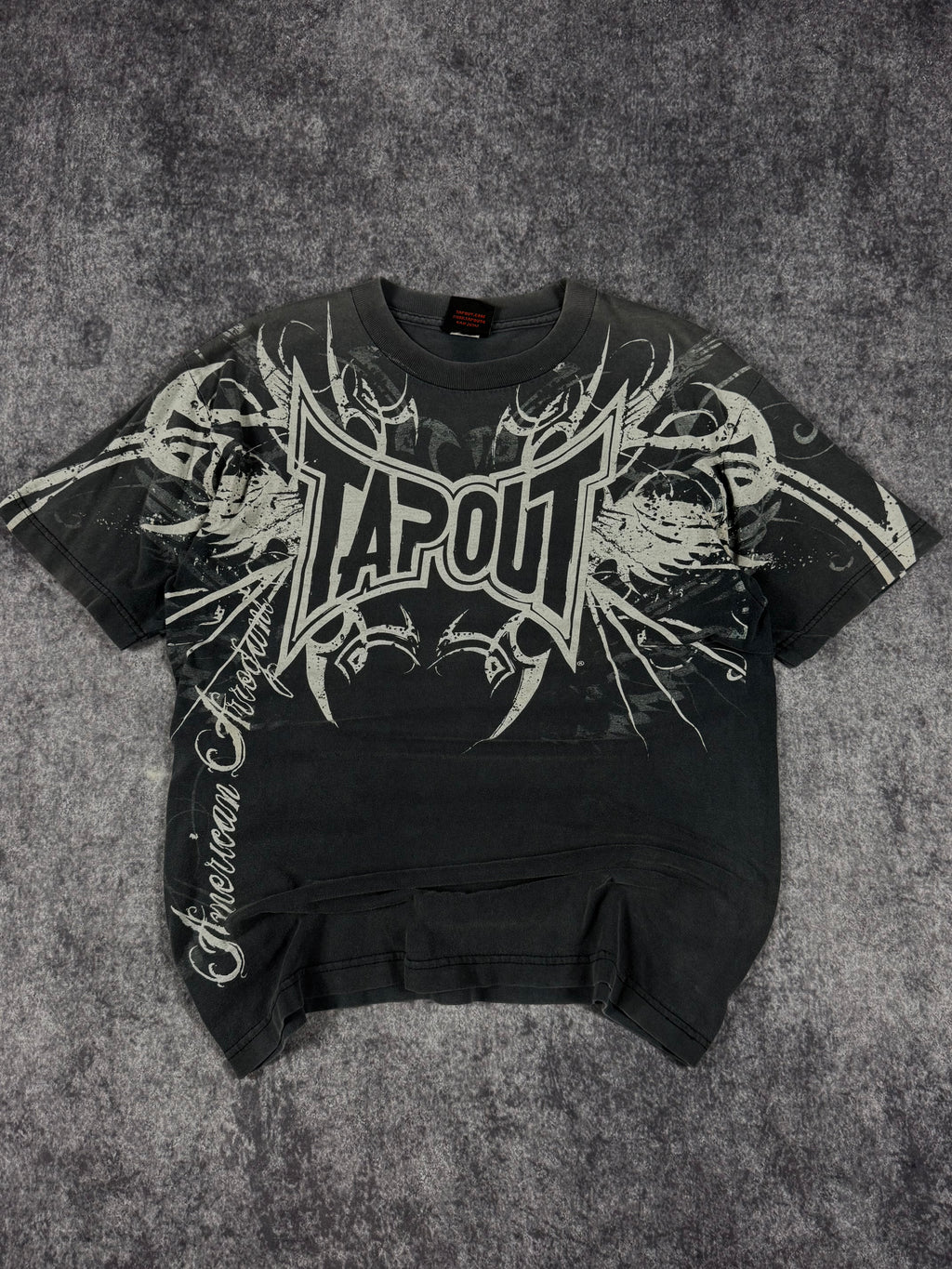 (rare) 2000s tapout shirt (M)