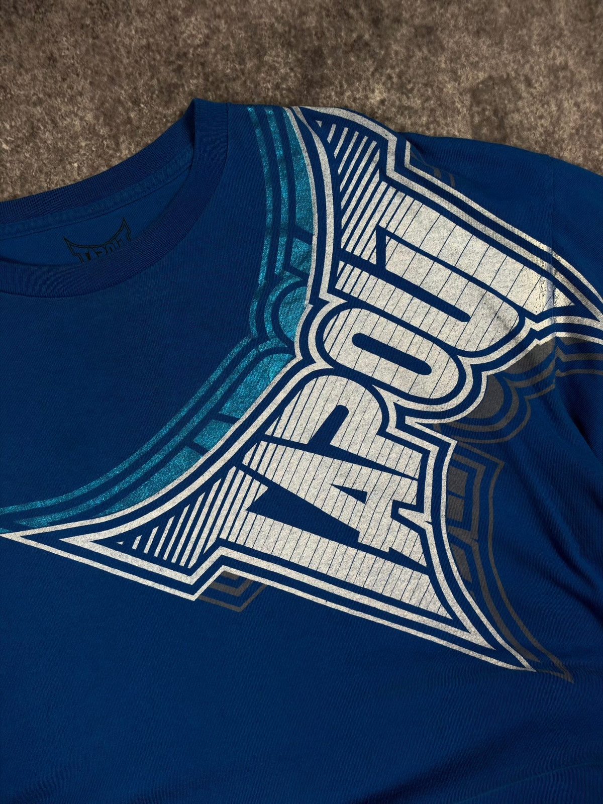(RARE) 2000s CHROME TAPOUT SHIRT (XL)