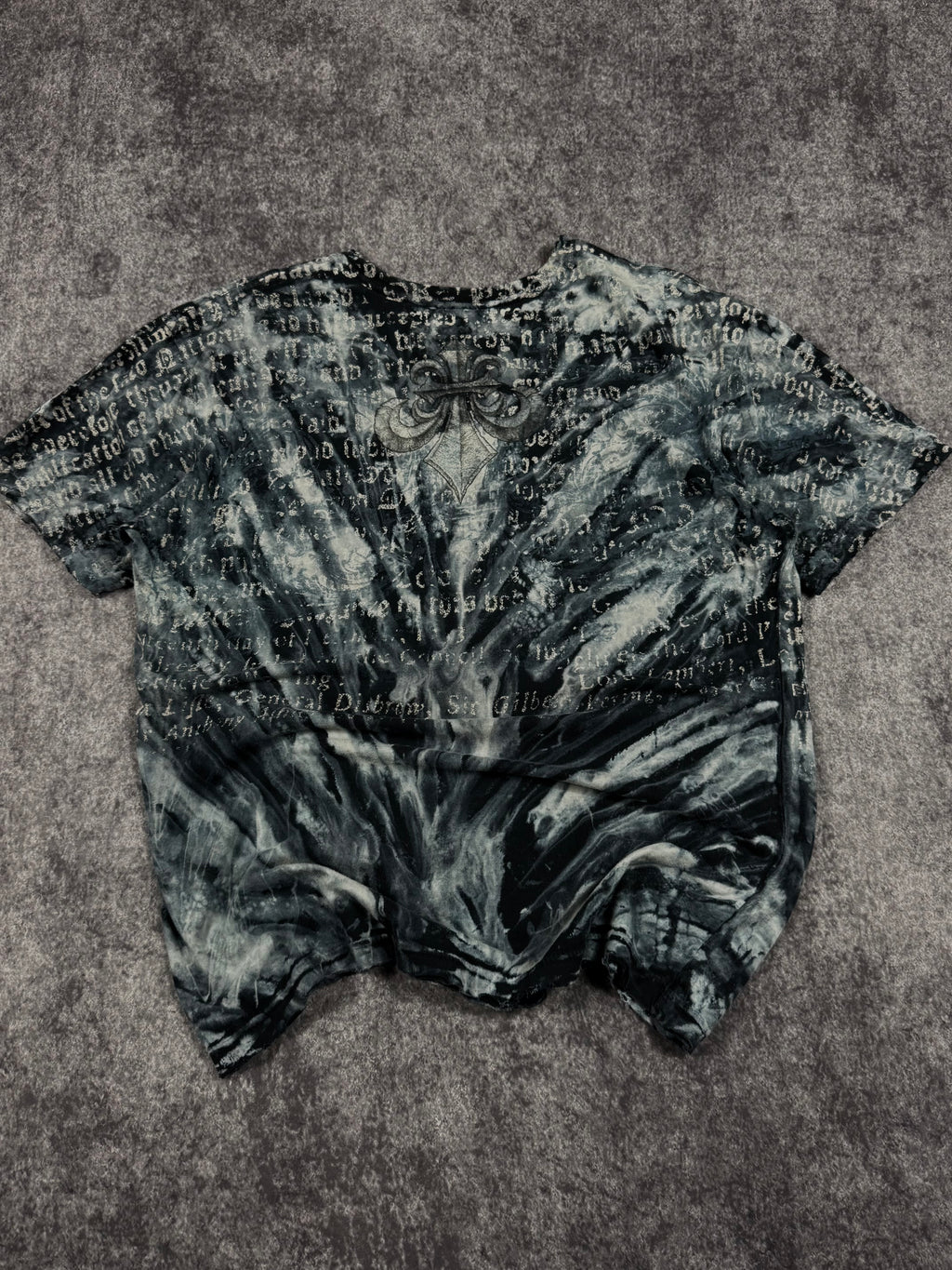 (rare) 2000s affliction shirt (M)