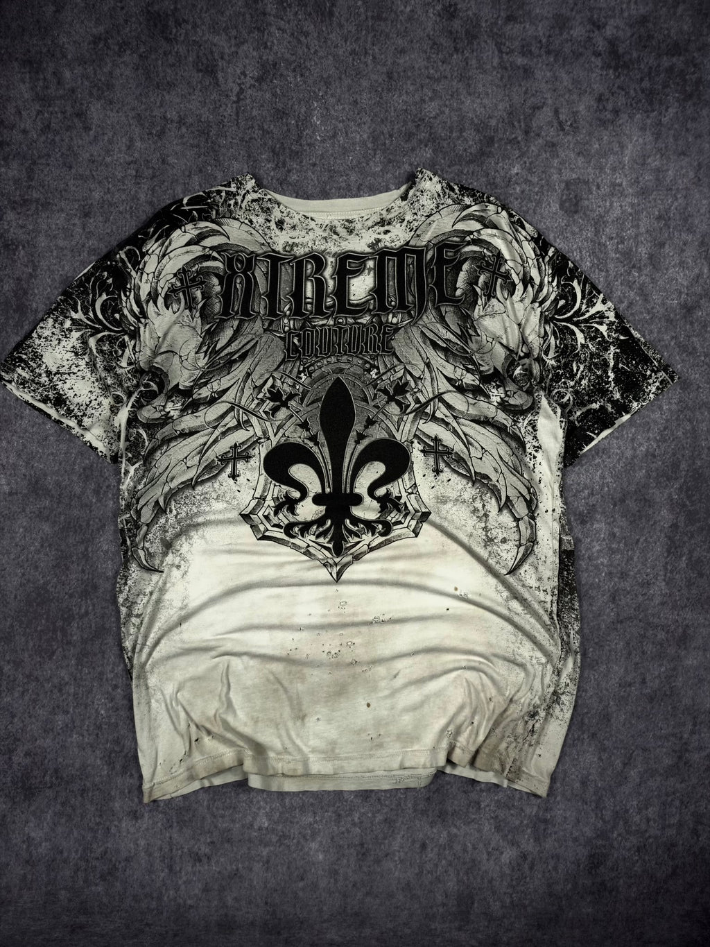 (RARE) 2000s DISTRESSED XTREME COUTURE SHIRT (L)
