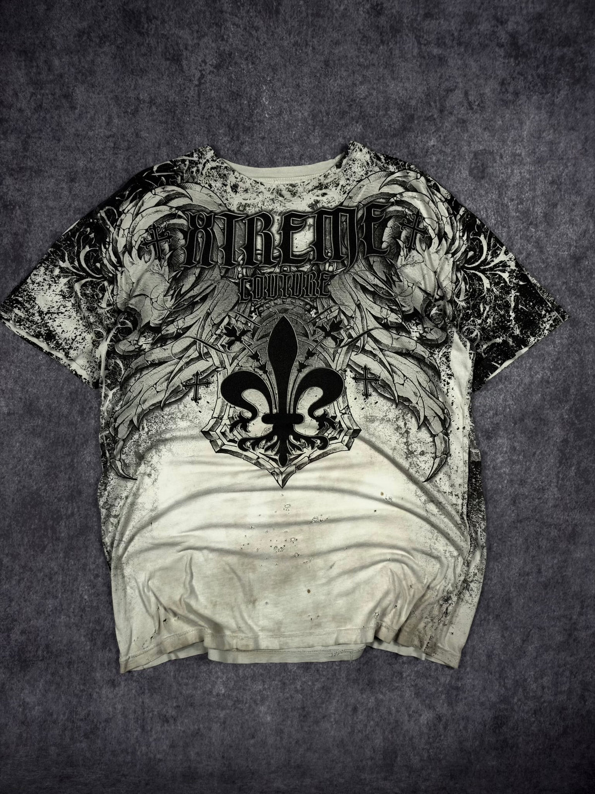 (RARE) 2000s DISTRESSED XTREME COUTURE SHIRT (L)