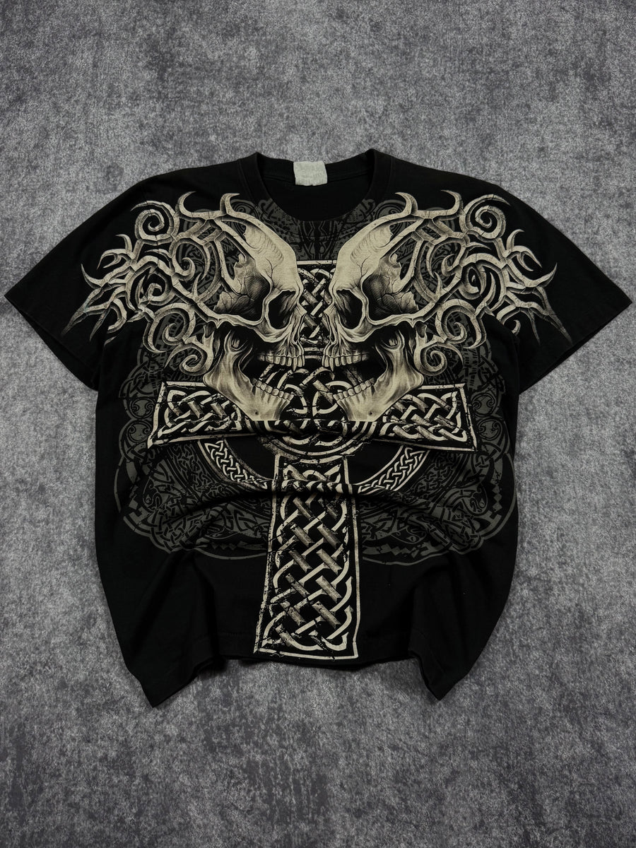 (rare) 2000s skull & cross shirt (L)