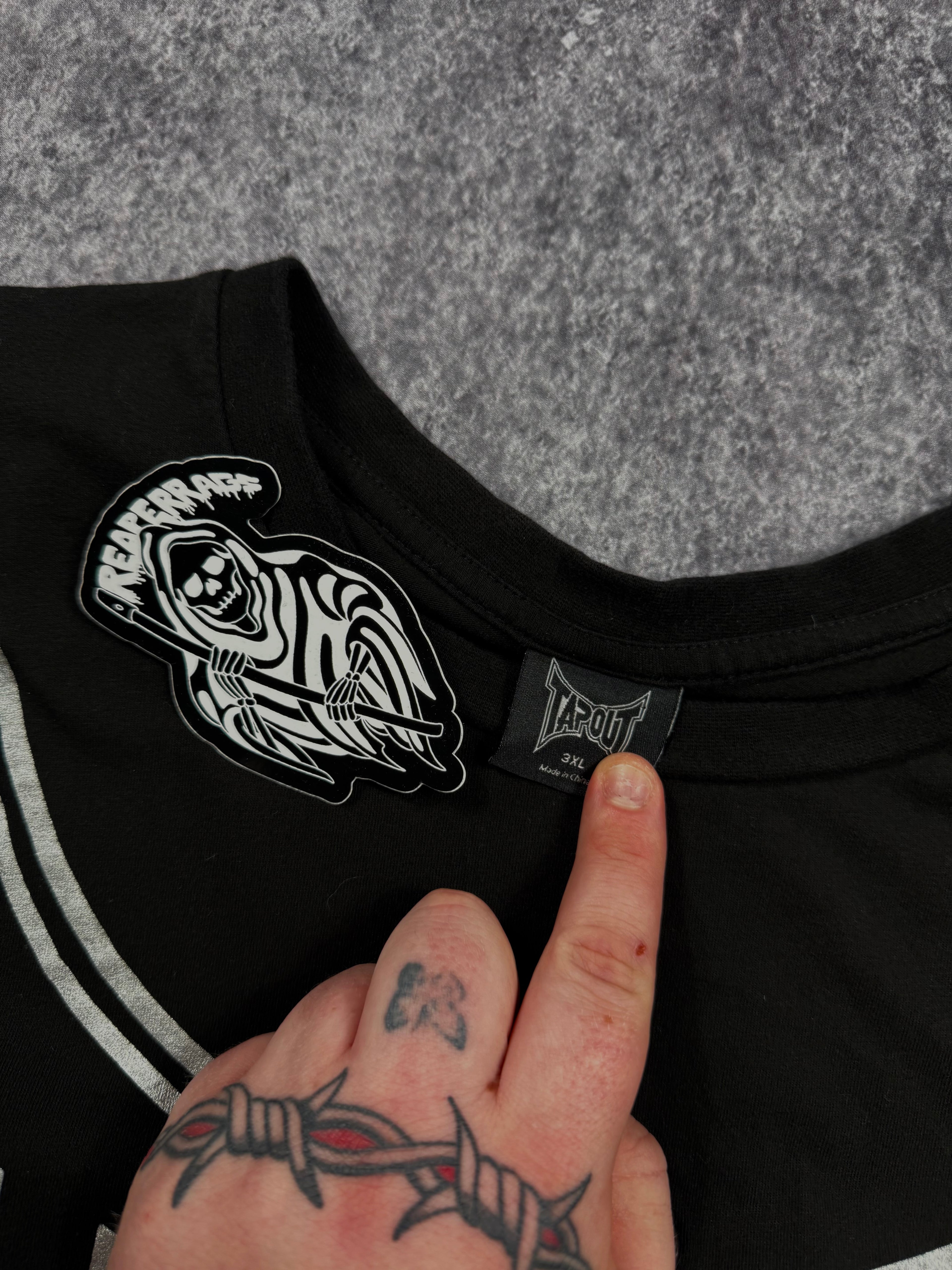 (rare) 2000s tapout chrome shirt (M)