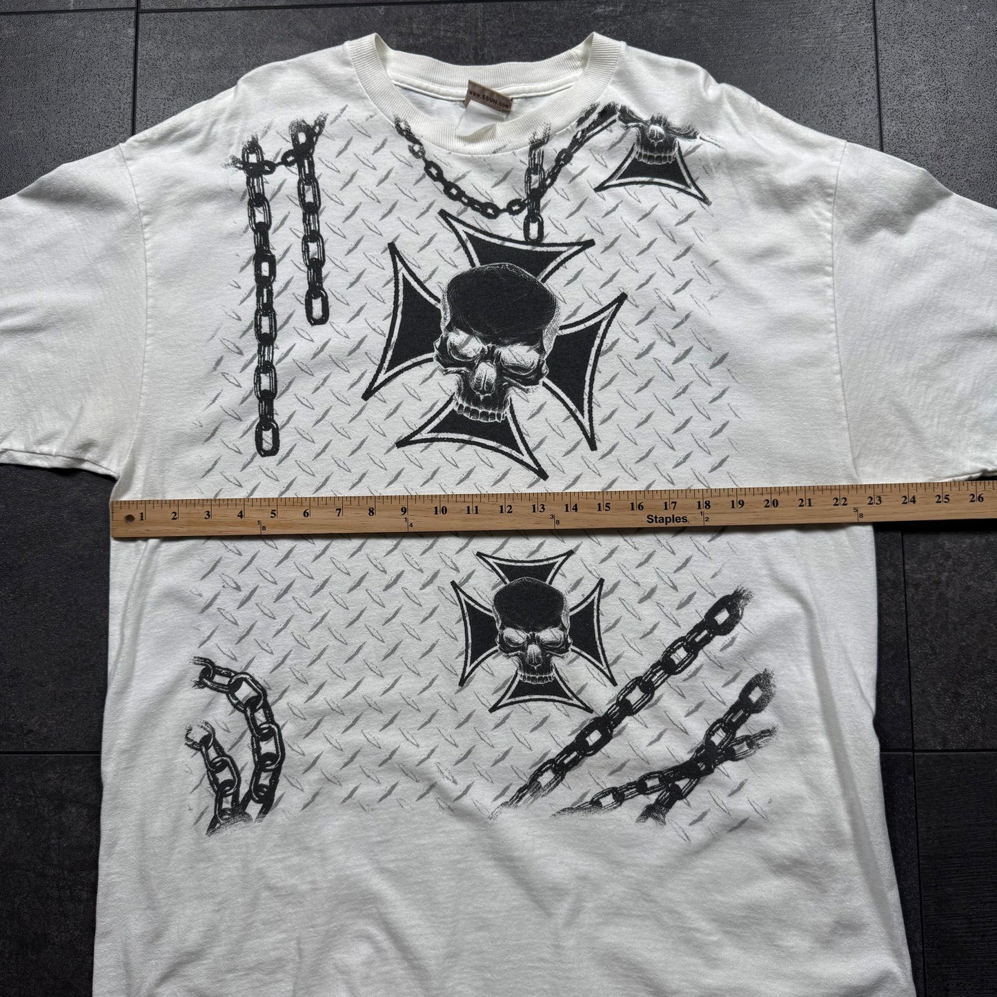 Y2K Affliction Style Skull & Chains Grunge Tshirt (L)