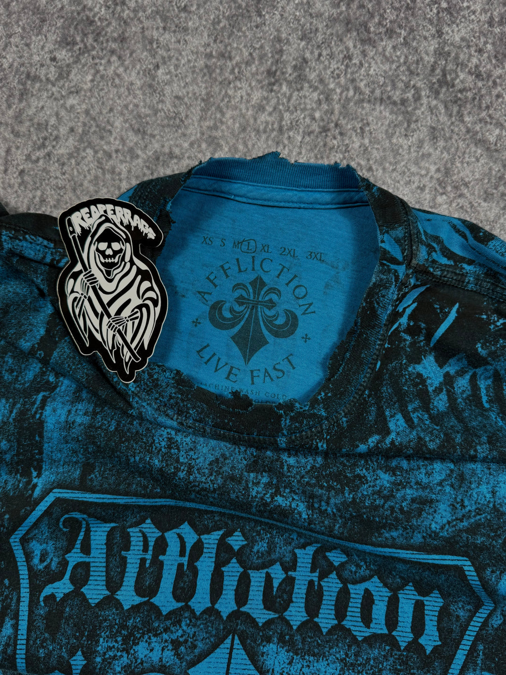 (rare) 2000s affliction shirt (L)