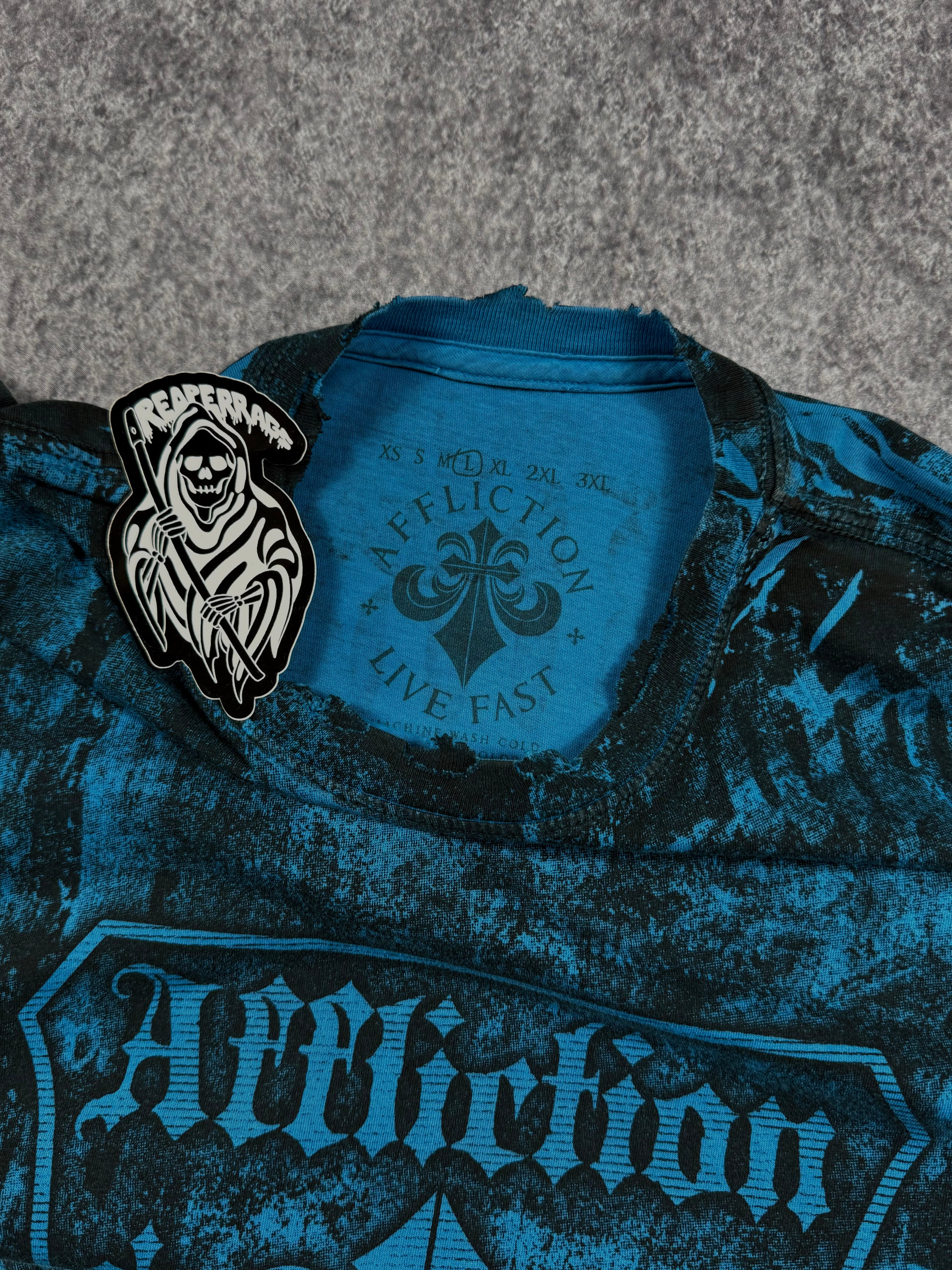 (rare) 2000s affliction shirt (L)