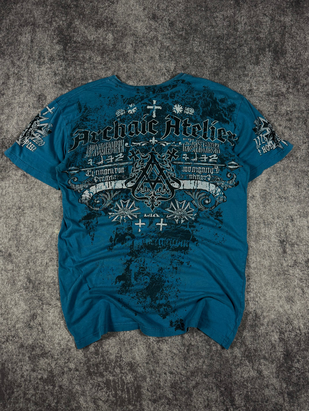 (rare) 2000s archaic x affliction shirt (L)