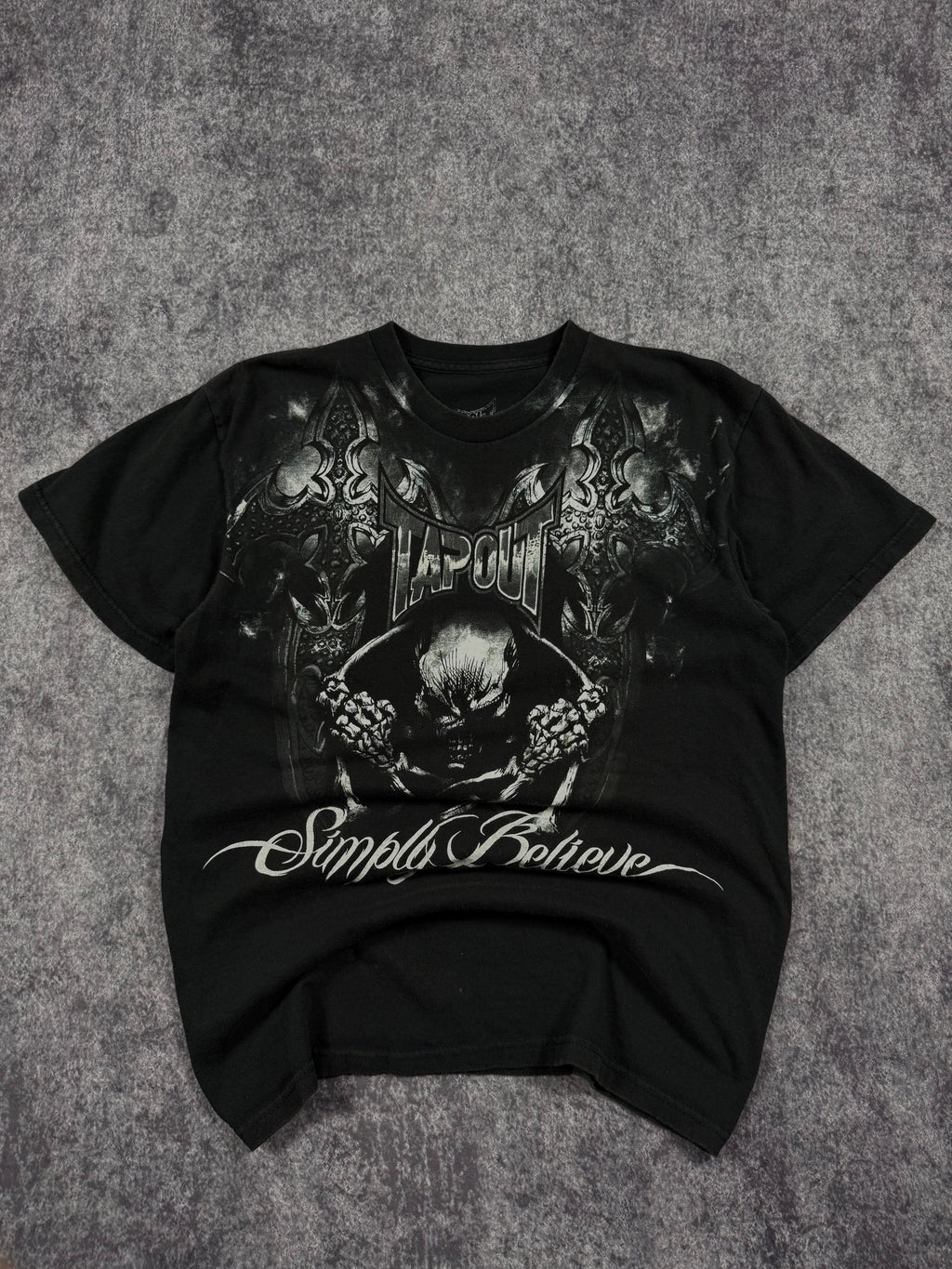 (rare) 2000s tapout shirt (M)
