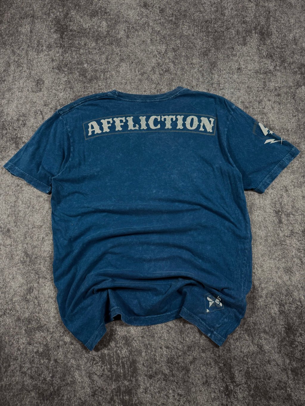 2000s affliction shirt (L)