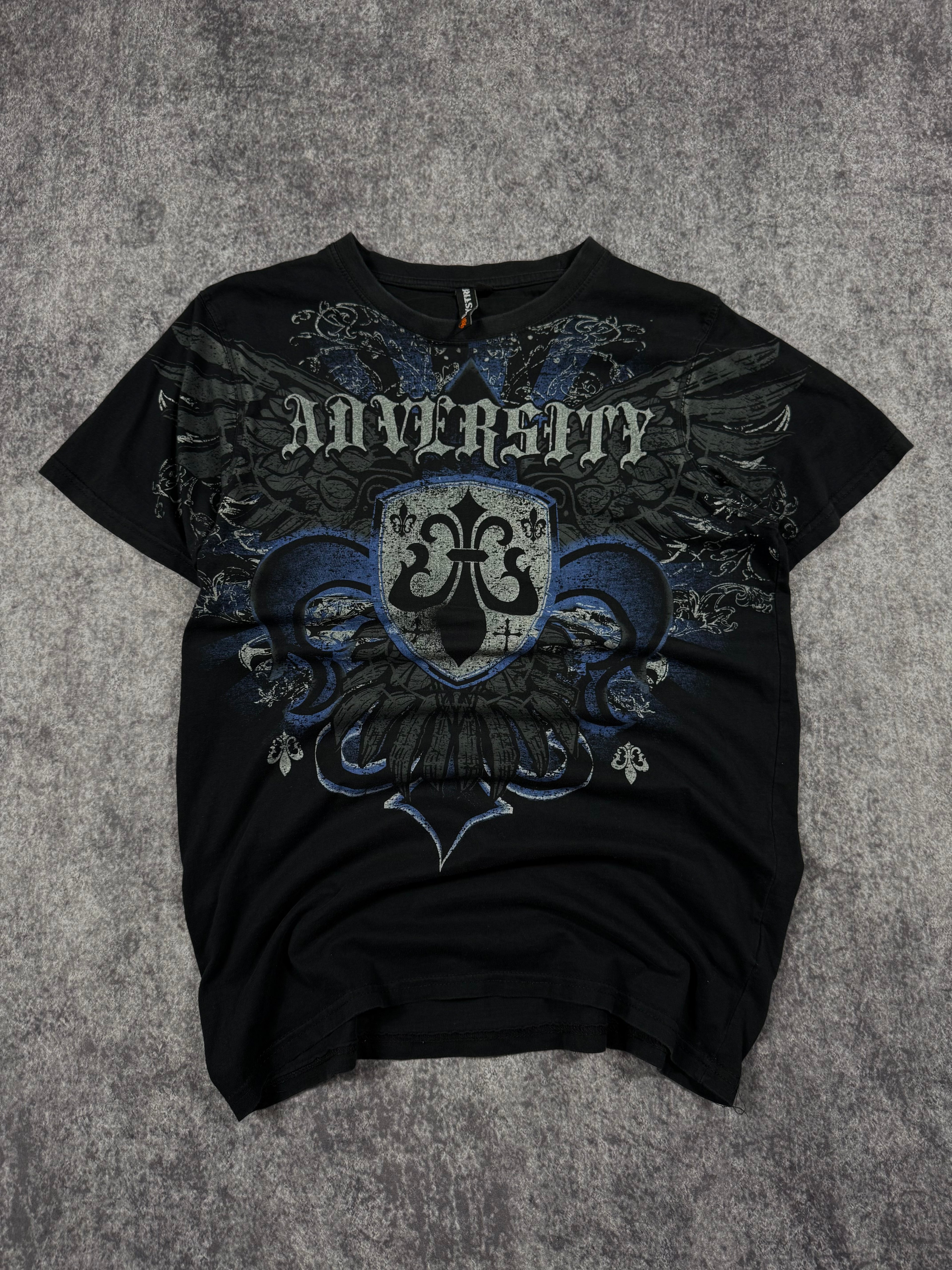 2000s adversity shirt (M)