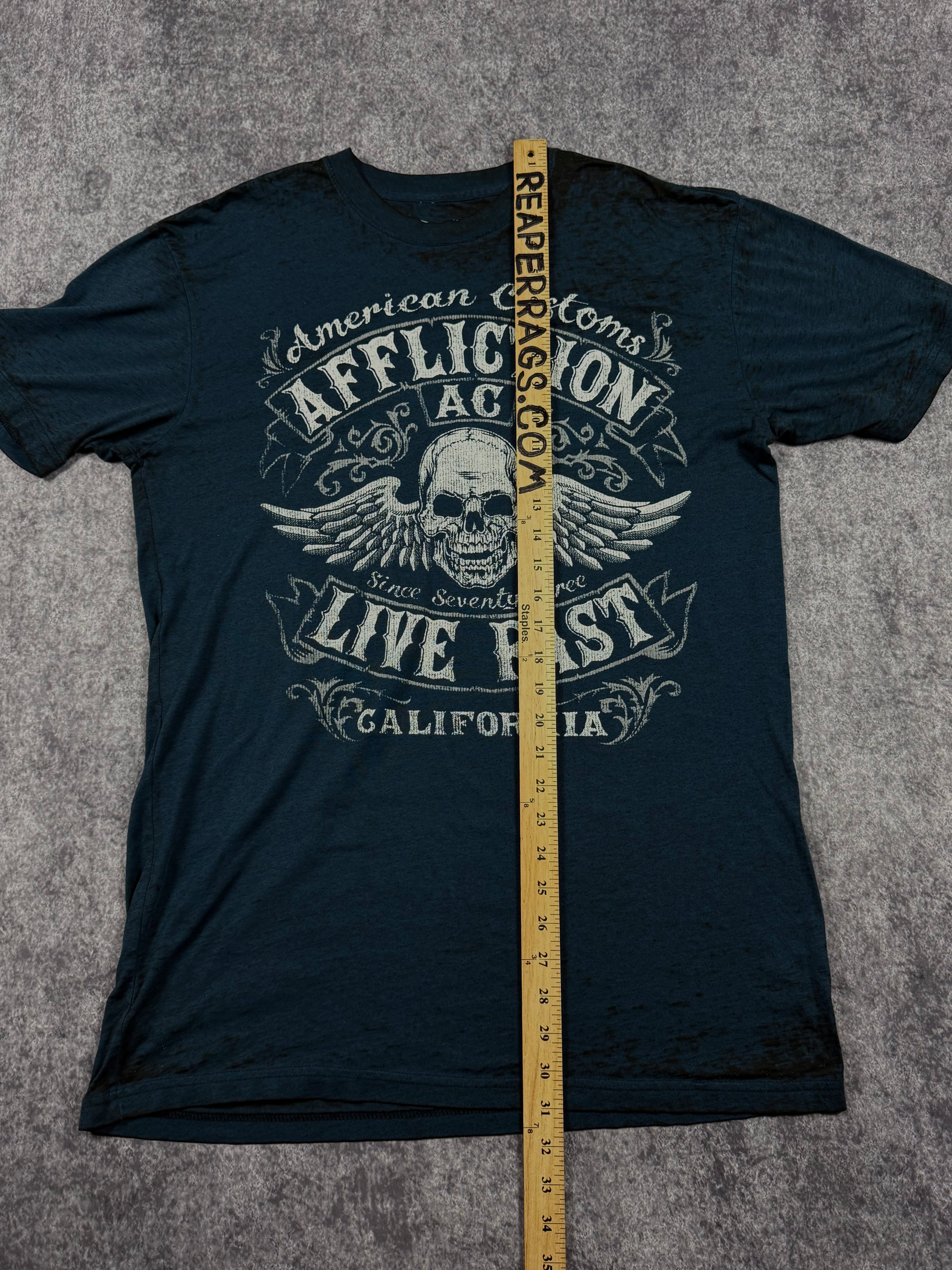 2000s affliction shirt (L)