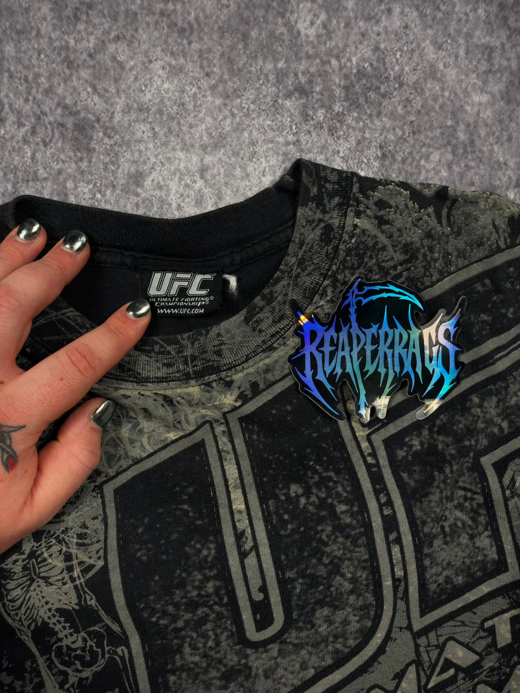 (RARE) 2000s UFC SHIRT (L)
