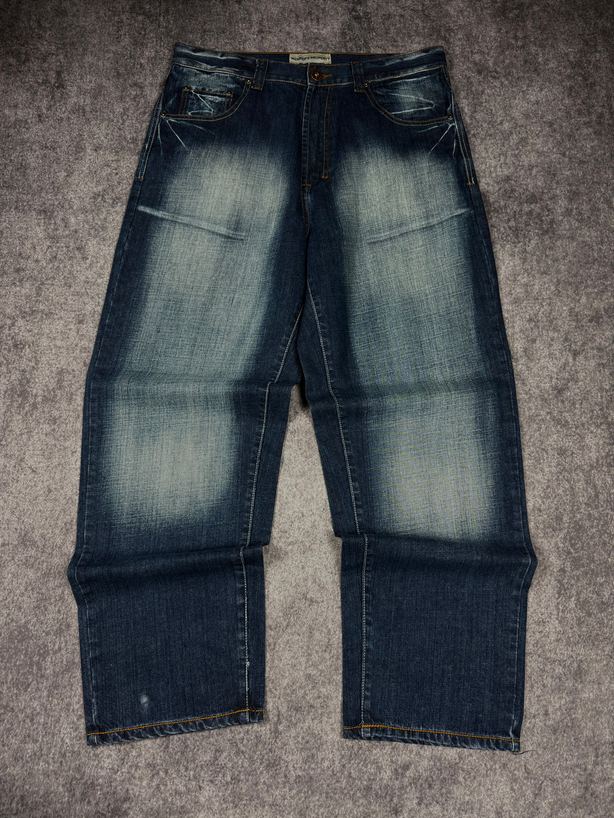 (rare) deadstock 2000s members property jeans (36x30)