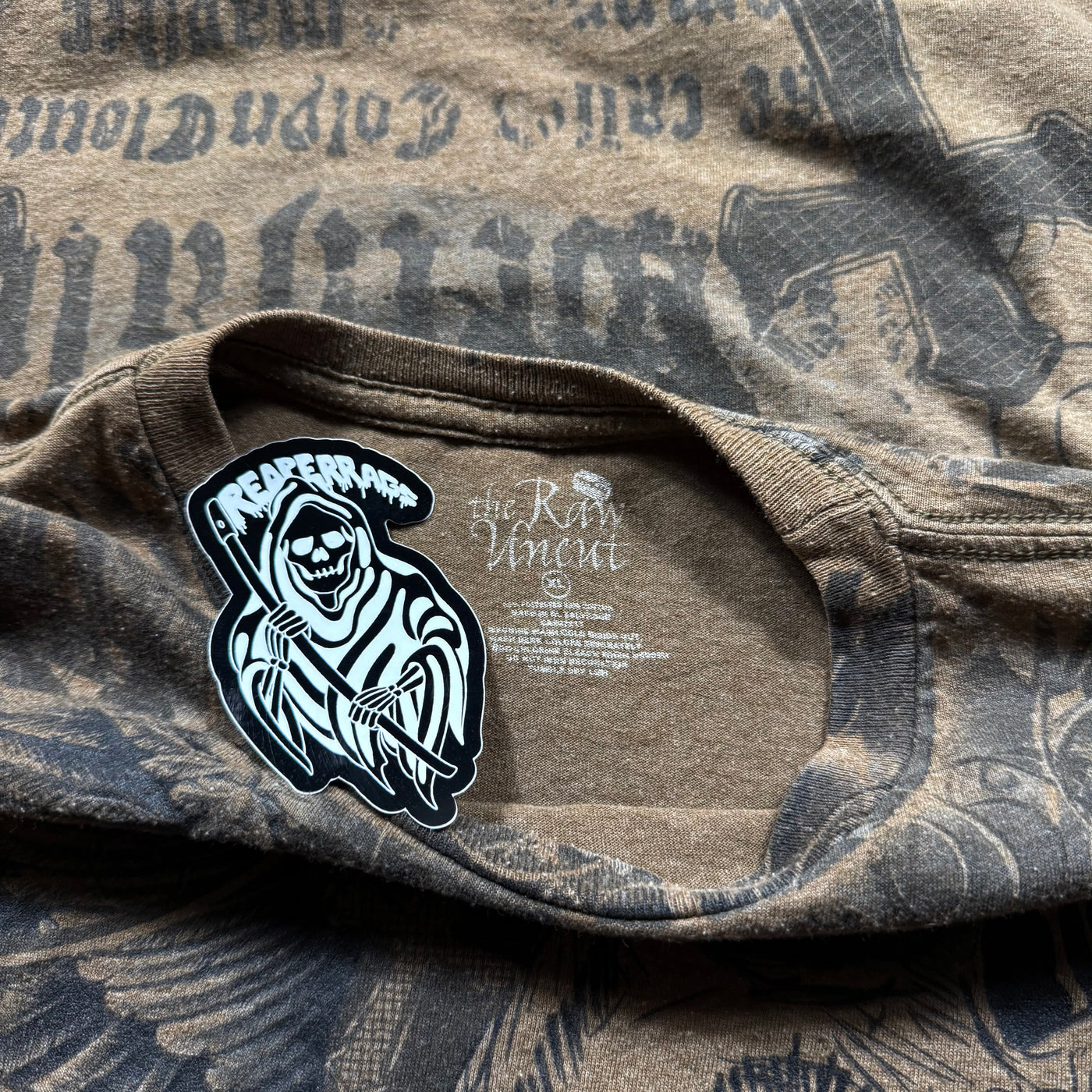 2000s Raw & Uncut Shirt (XL)