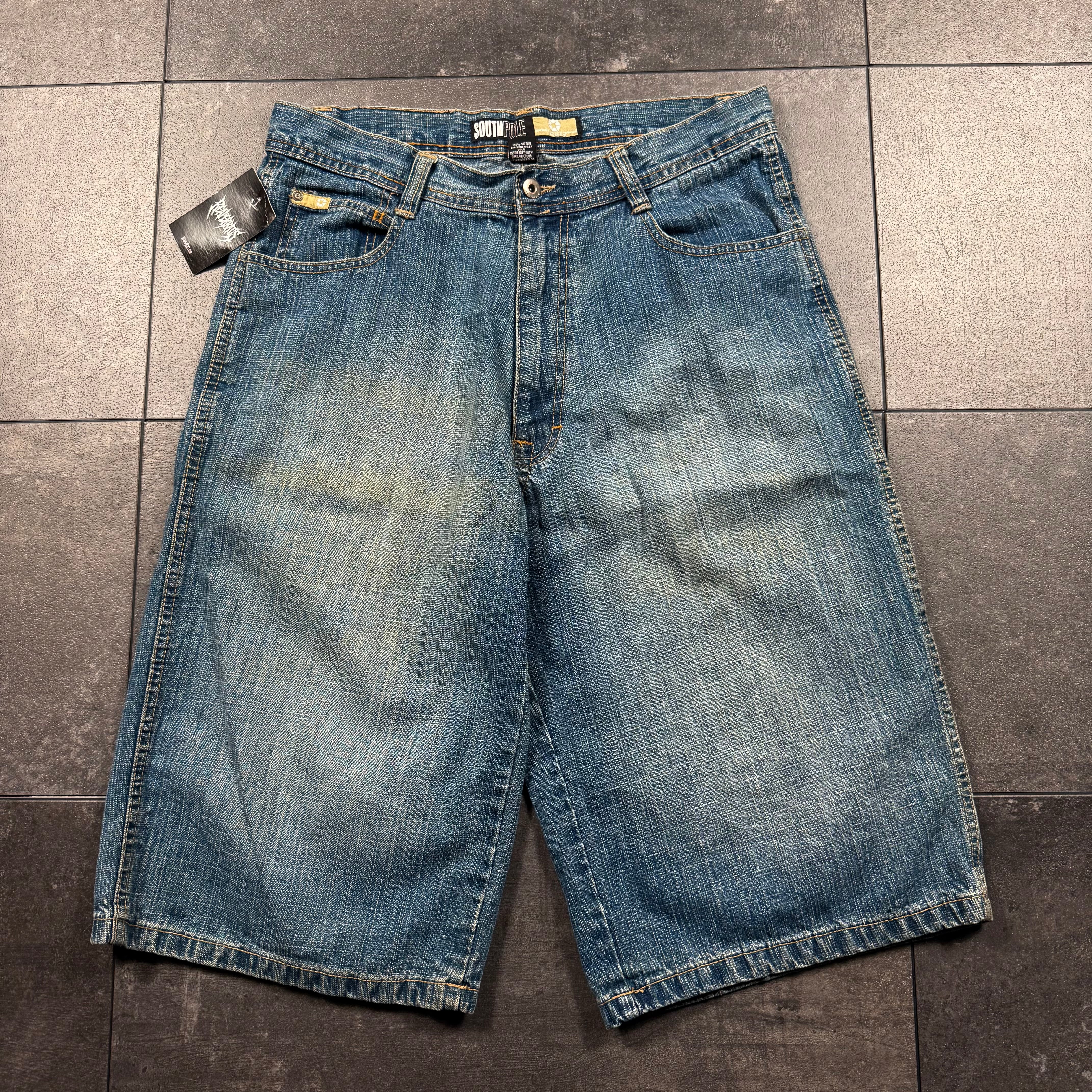 2000s Southpole Gold Tab Jorts (34)