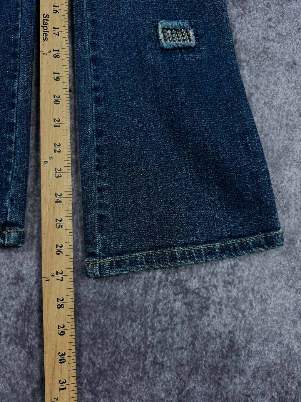 (rare) deadstock 2000s apple bottoms rhinestone jeans (28x27)