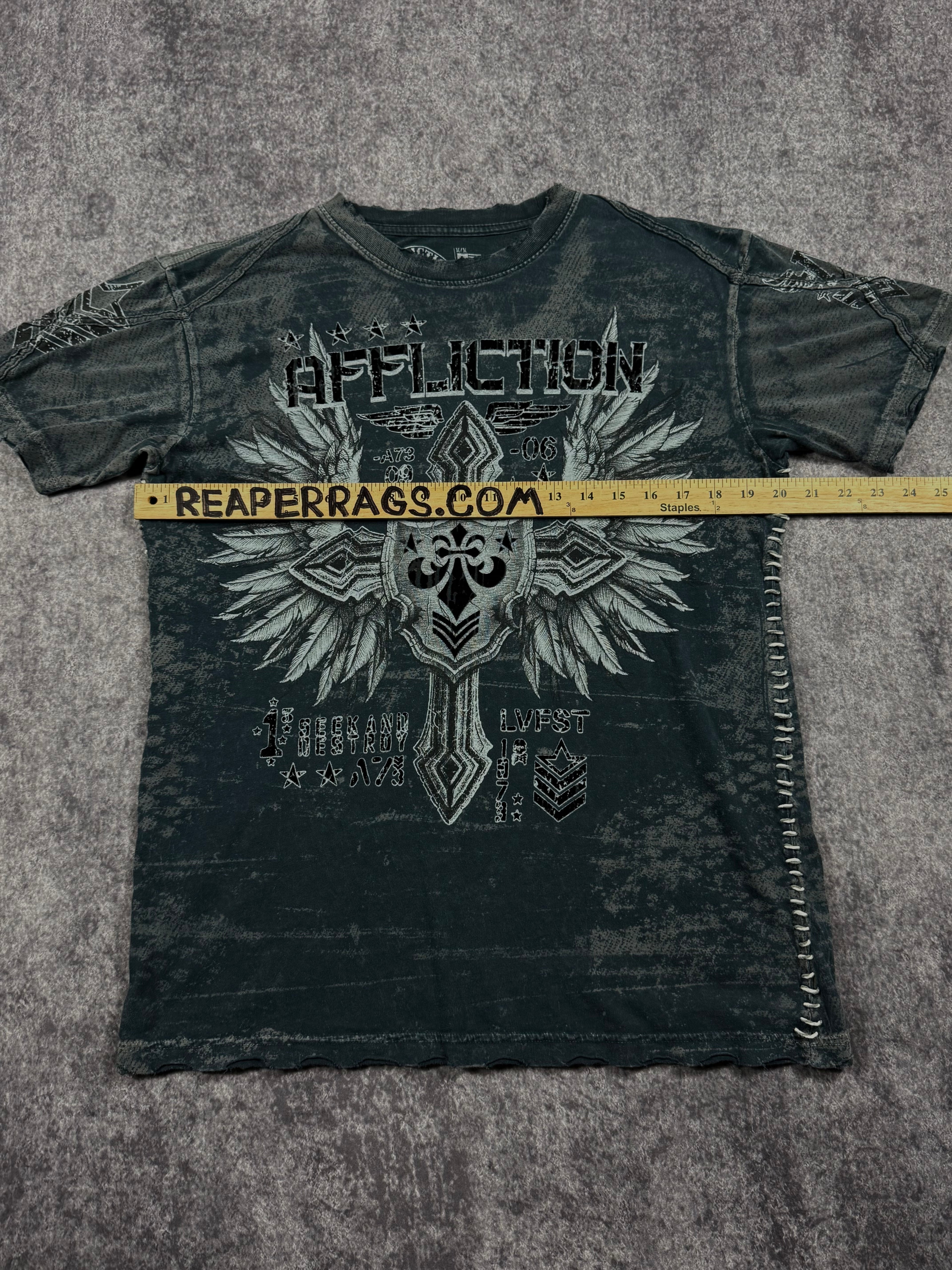 (rare) 2000s affliction shirt (M)