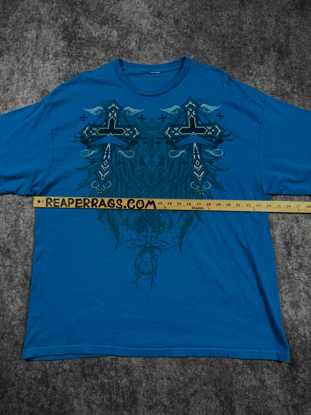 (rare) 2000s cross shirt (XL)