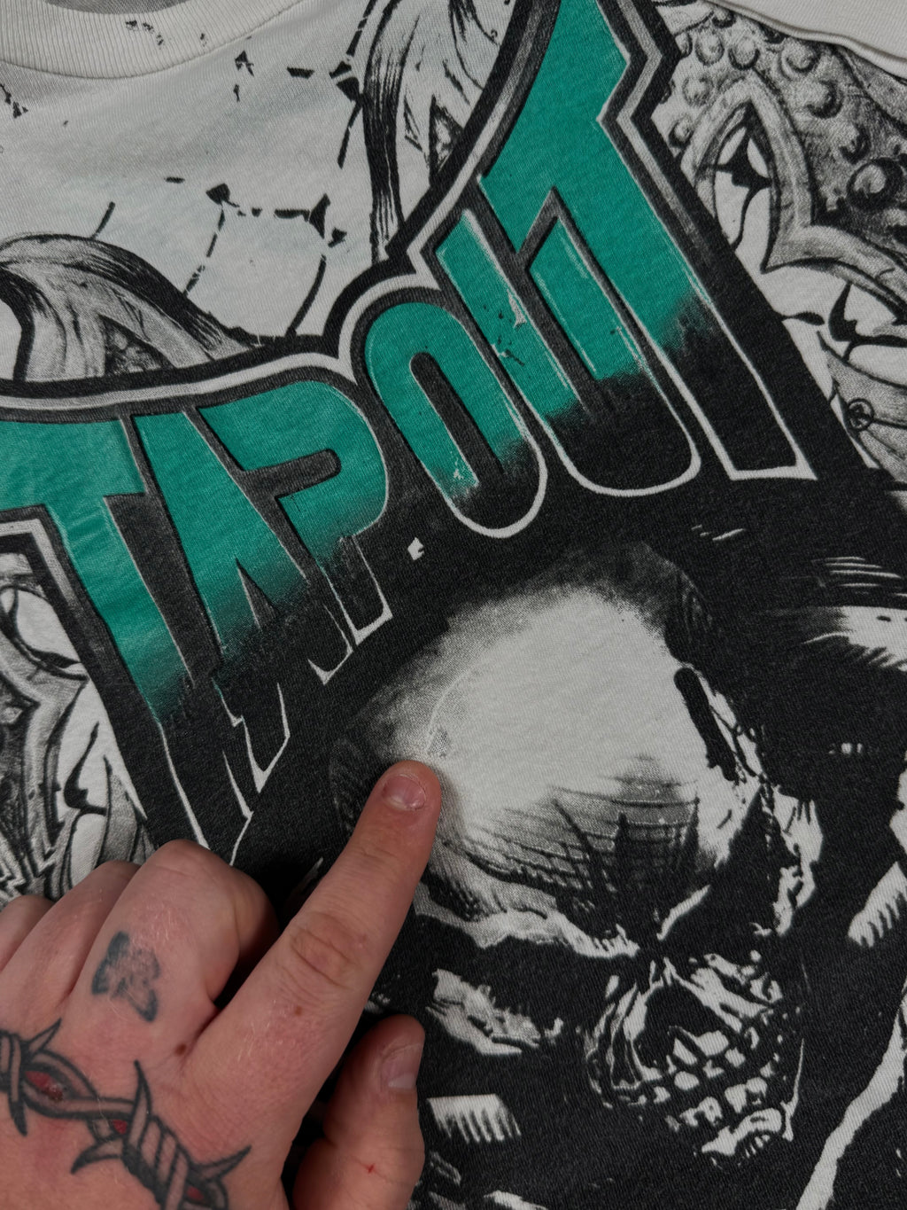 (rare) 2000s tapout shirt (L)