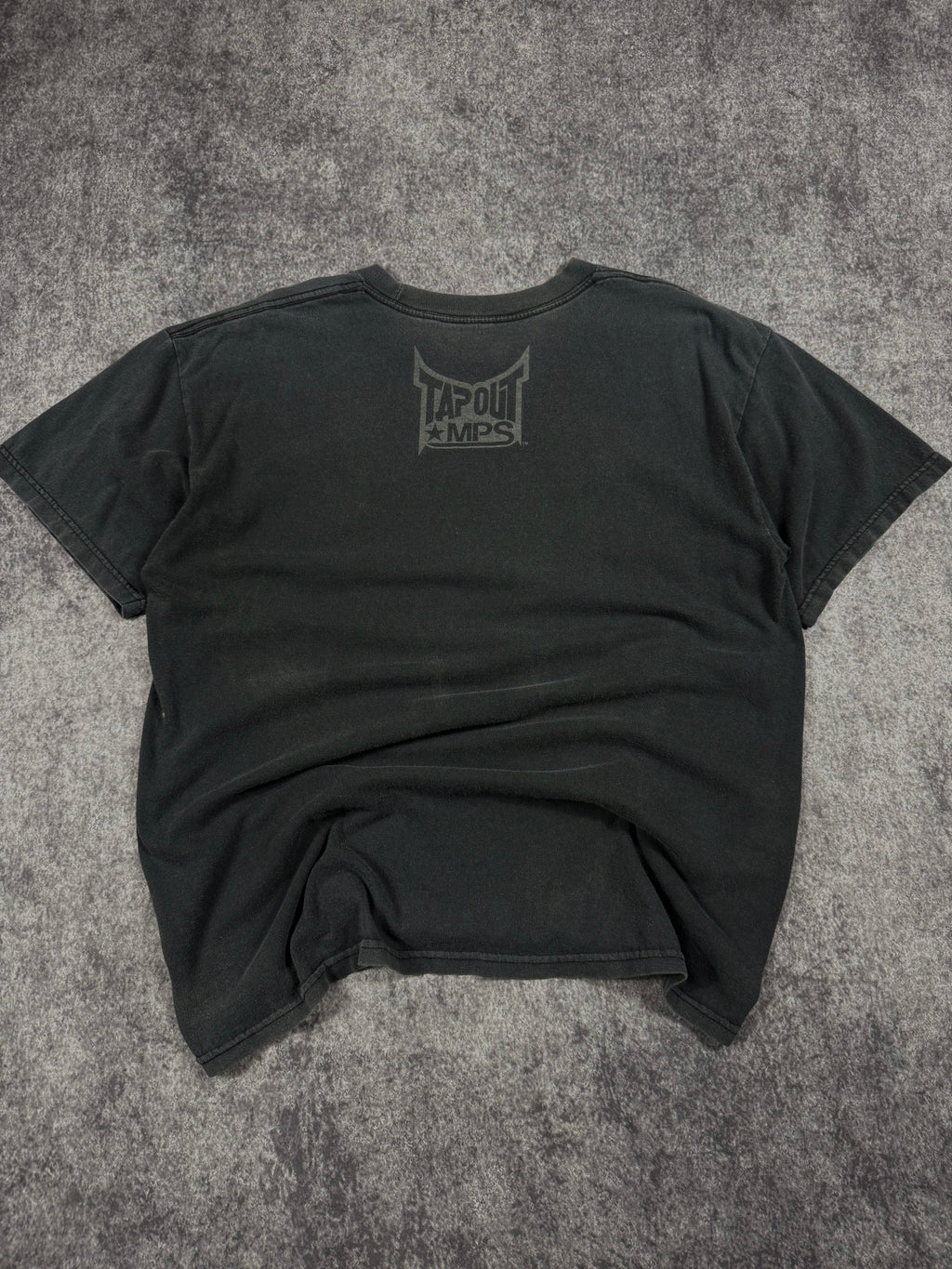 (rare) 2000s tapout shirt (L)