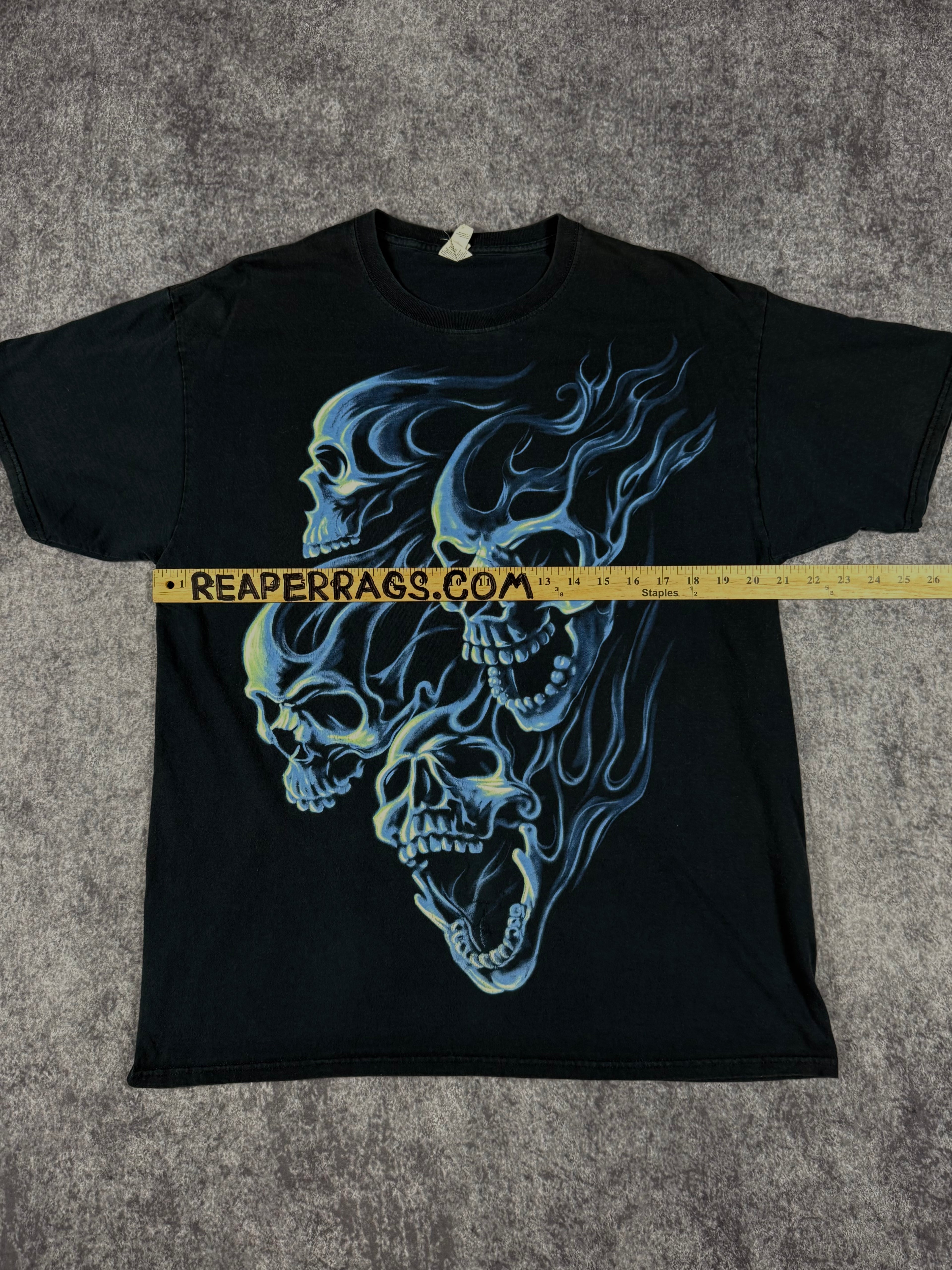 2000s flaming skull shirt (L)