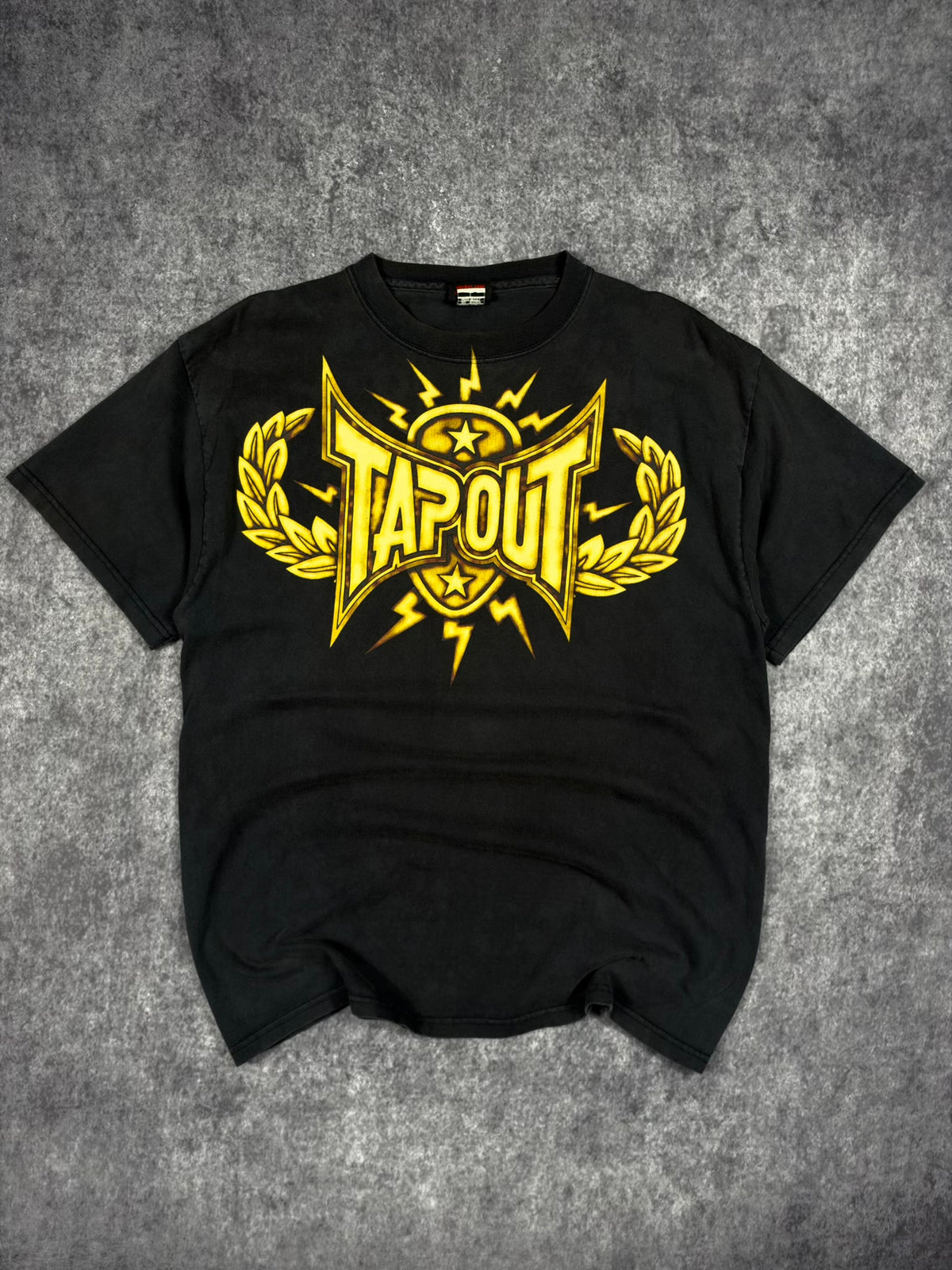 2000s TAPOUT SHIRT (M)