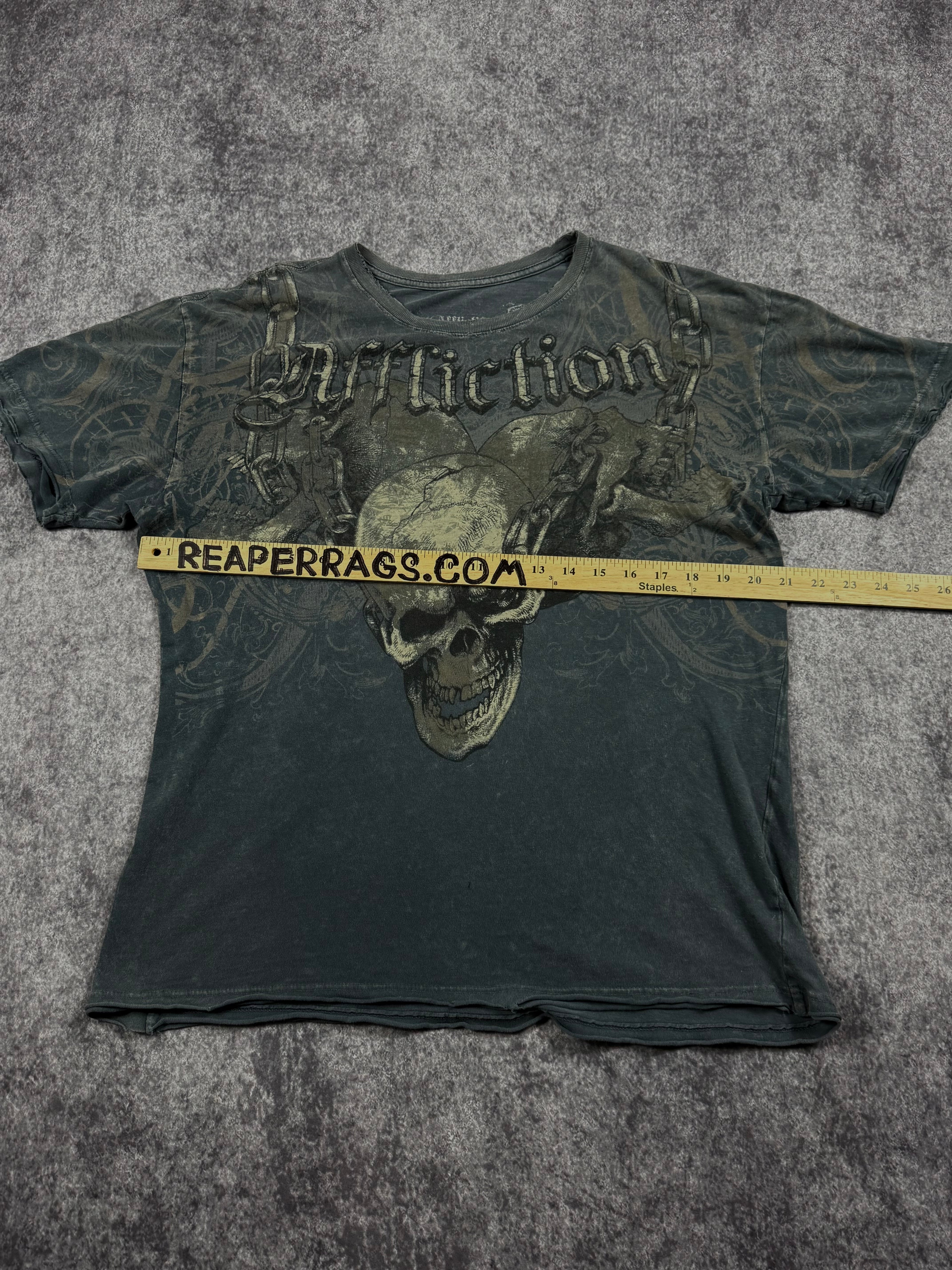 (rare) 2000s affliction shirt (L)