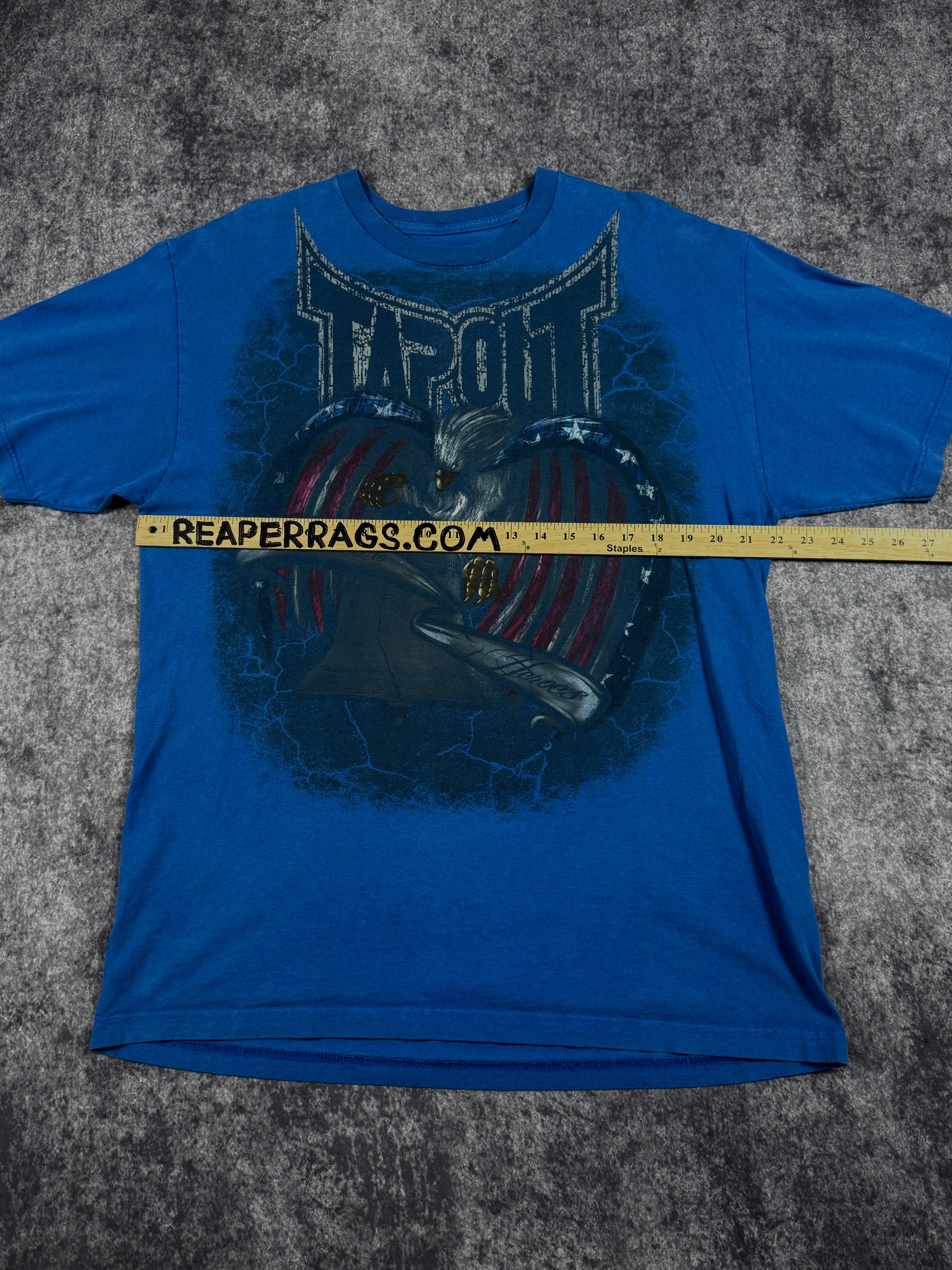 2000s tapout shirt (L)