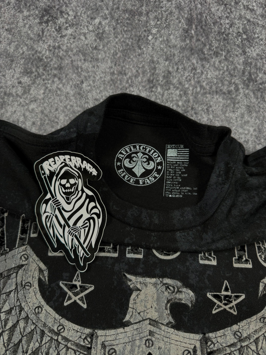 2000s affliction shirt (XXS)