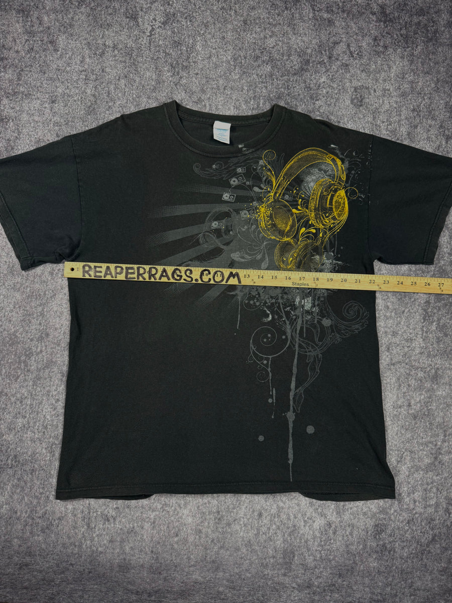 2000s headphones shirt (L)