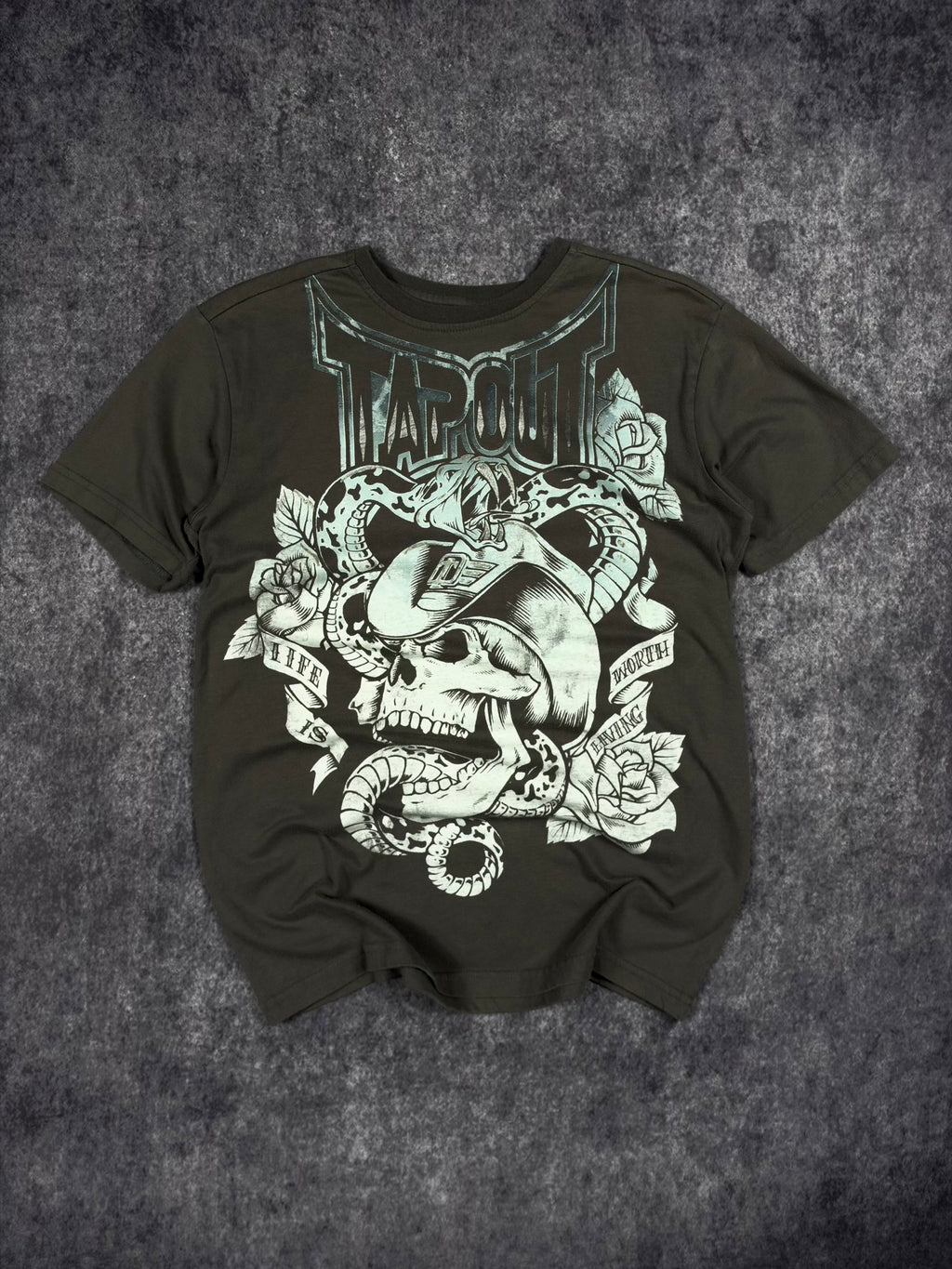(RARE) 2000s TAPOUT SHIRT (S)