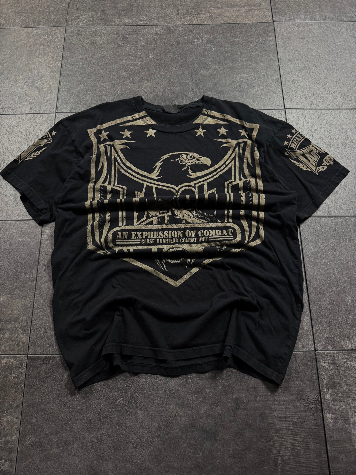 2000s tapout shirt (L)