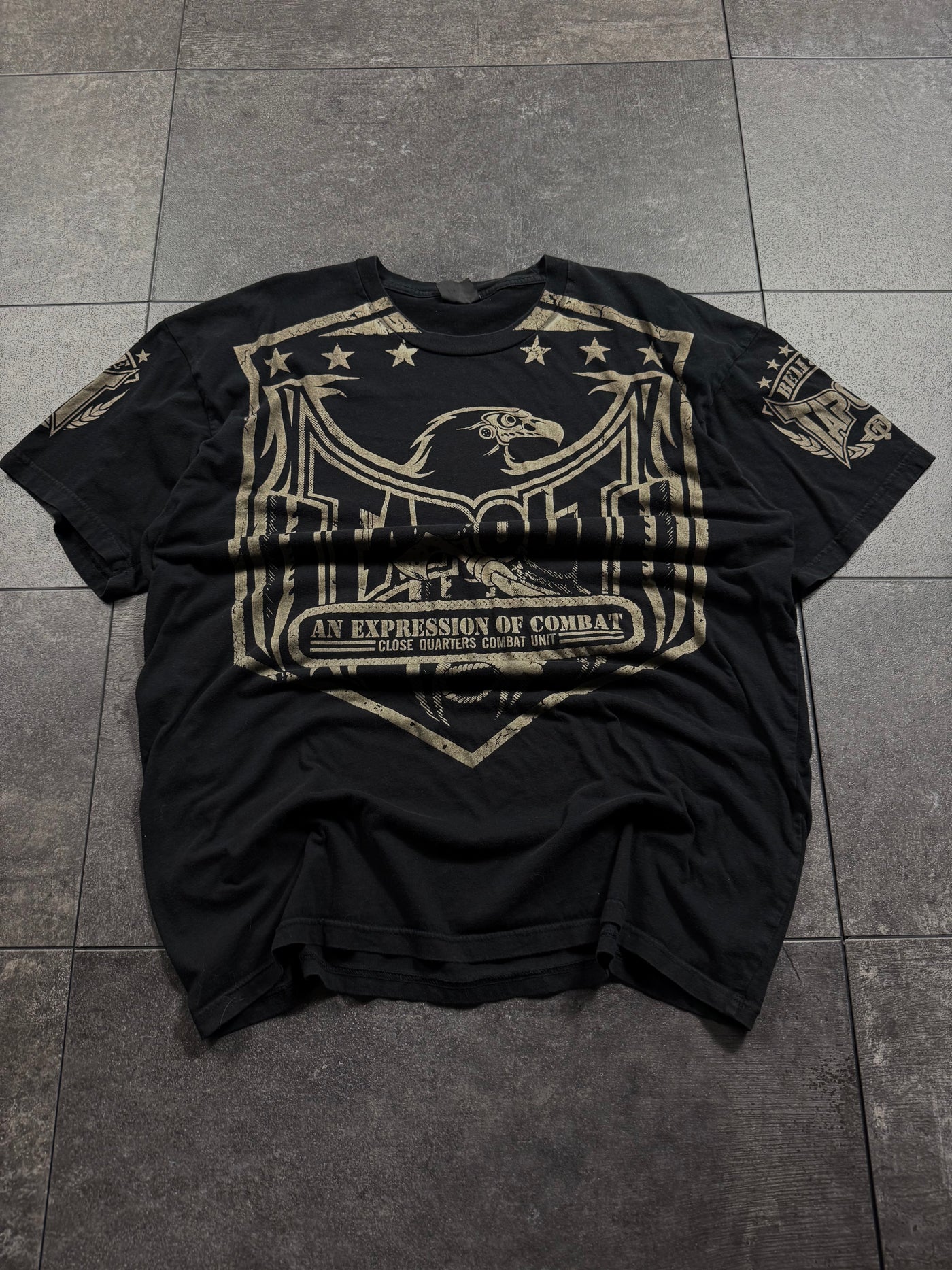 2000s tapout shirt (L)