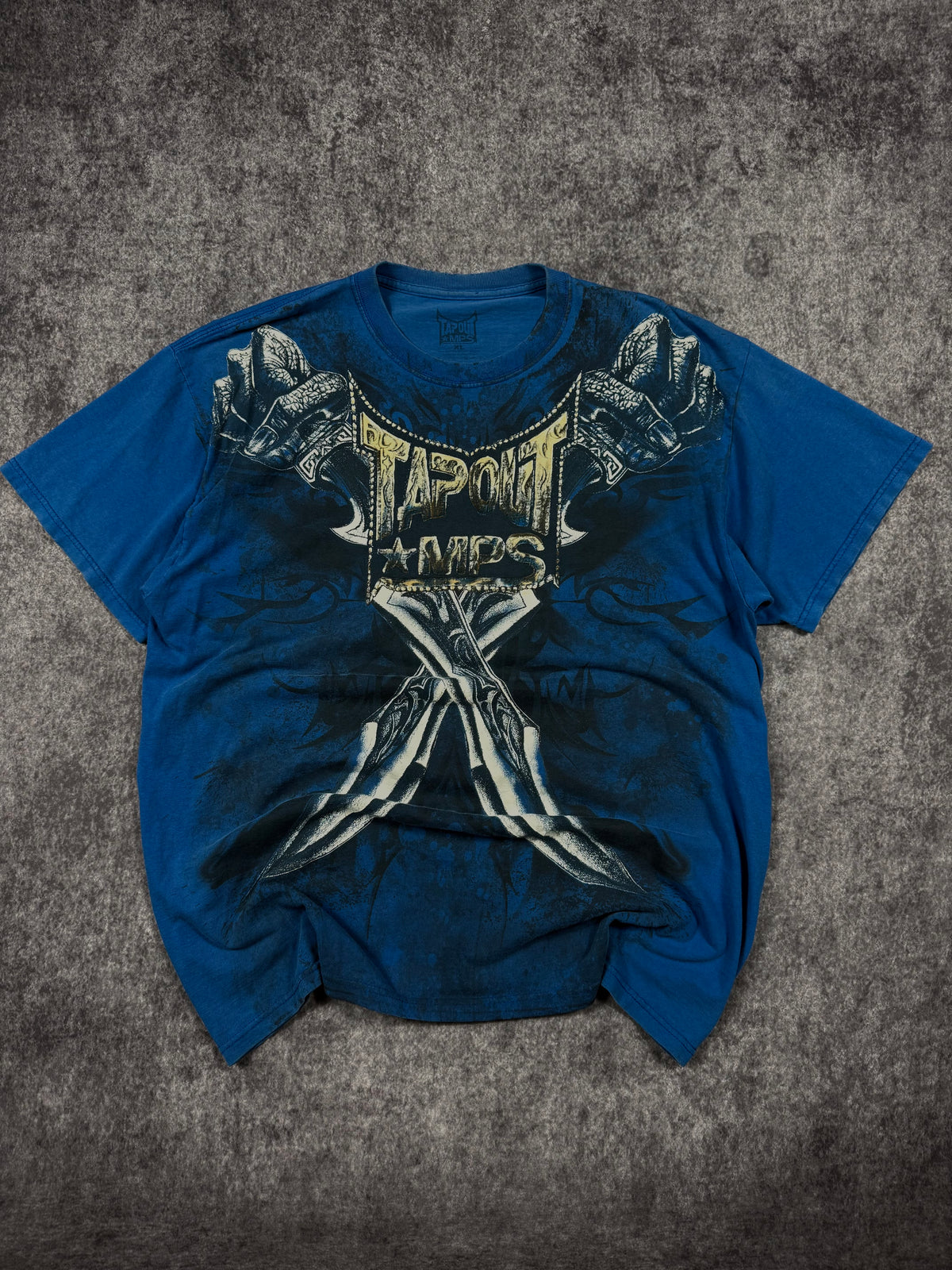 (rare) 2000s tapout shirt (L)