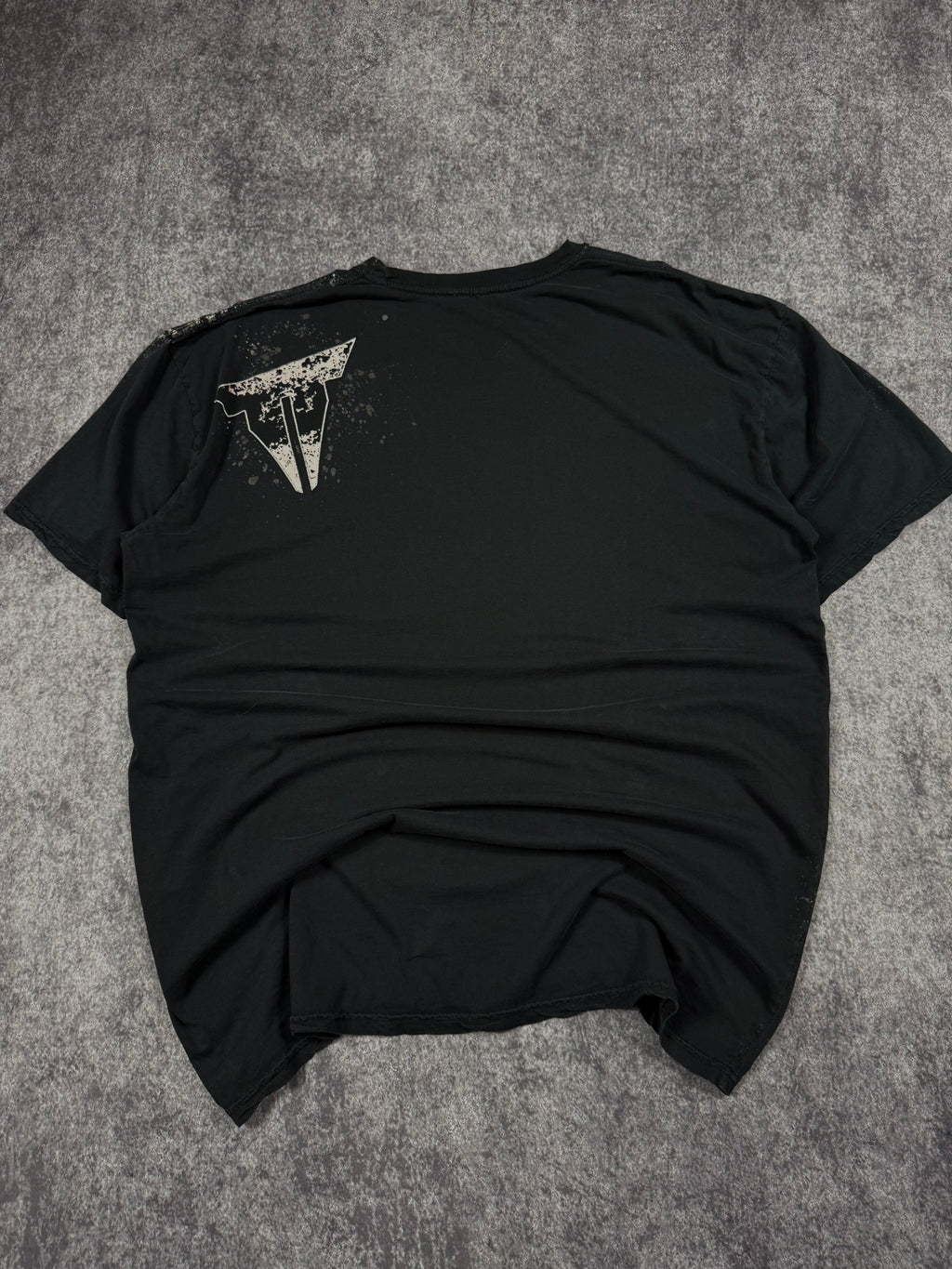(rare) 2000s throwdown x affliction shirt (XL)