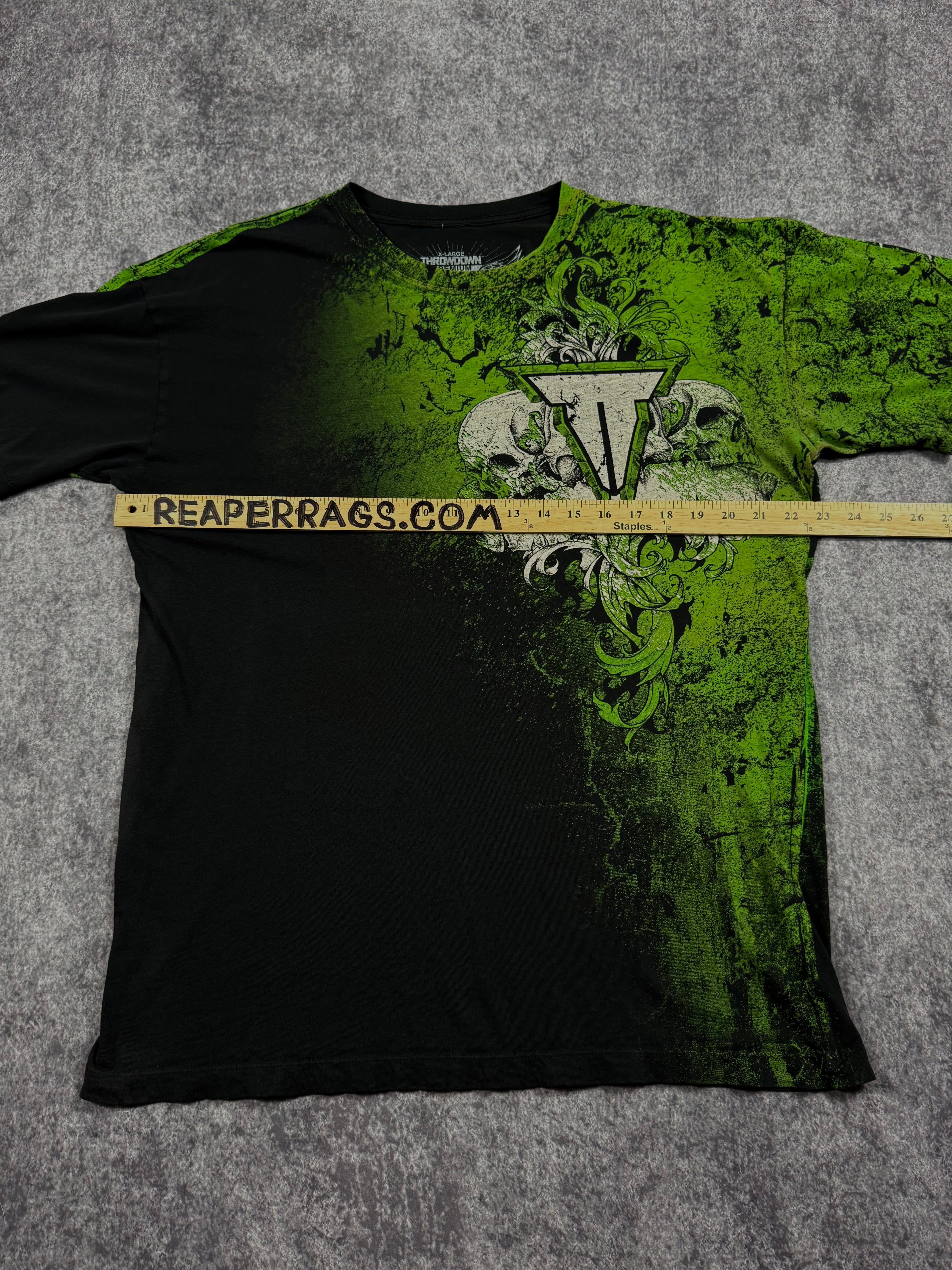 (rare) 2000s throwdown shirt (XL)