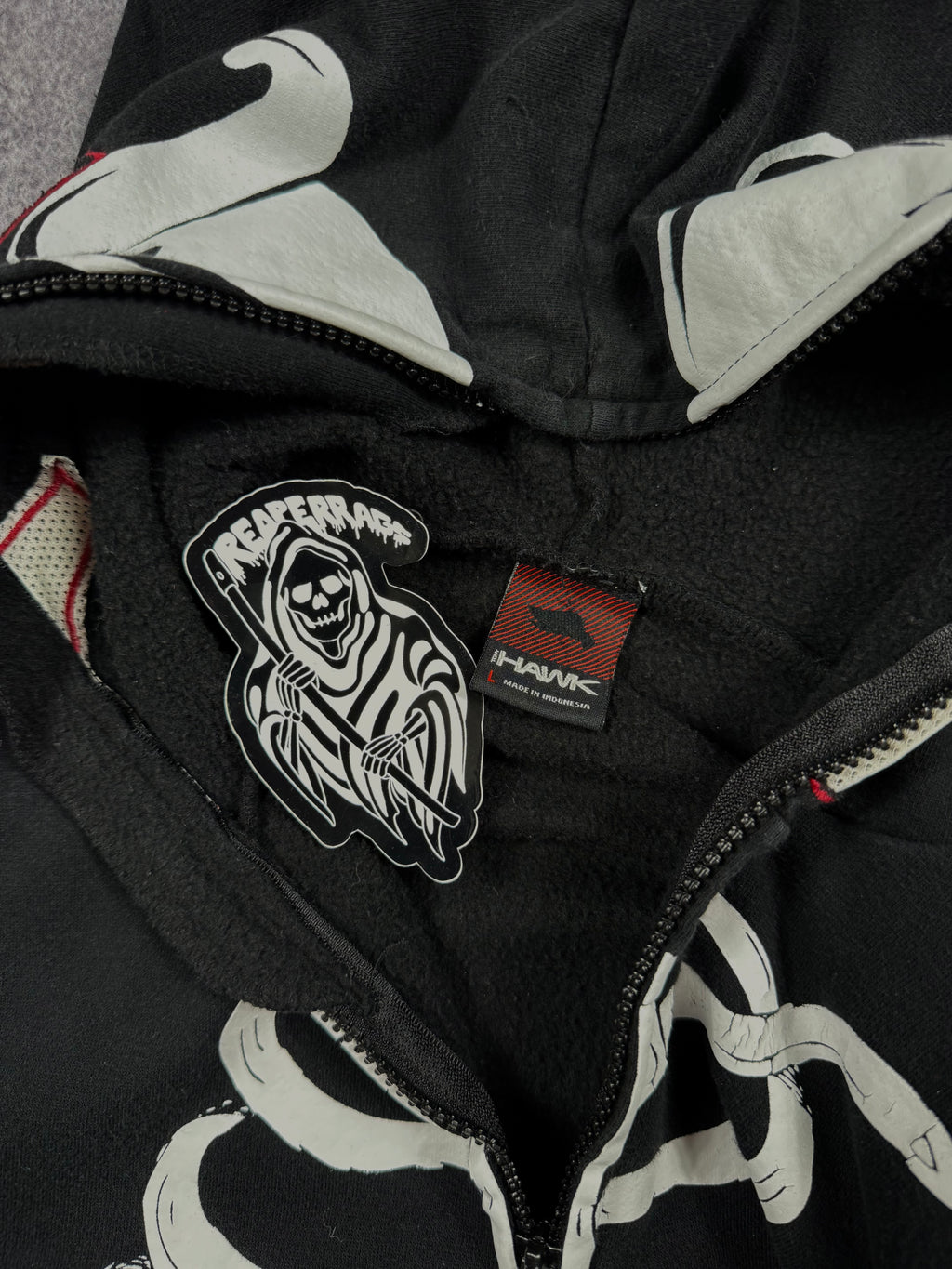 2000s tony hawk hoodie (S)