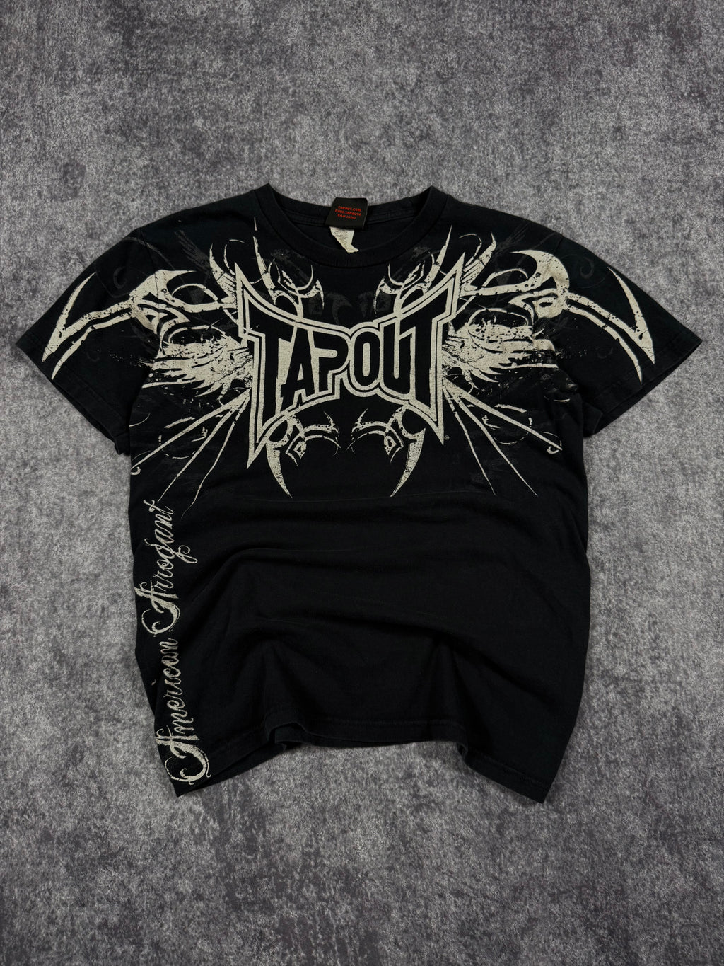 (rare) 2000s tapout shirt (S)
