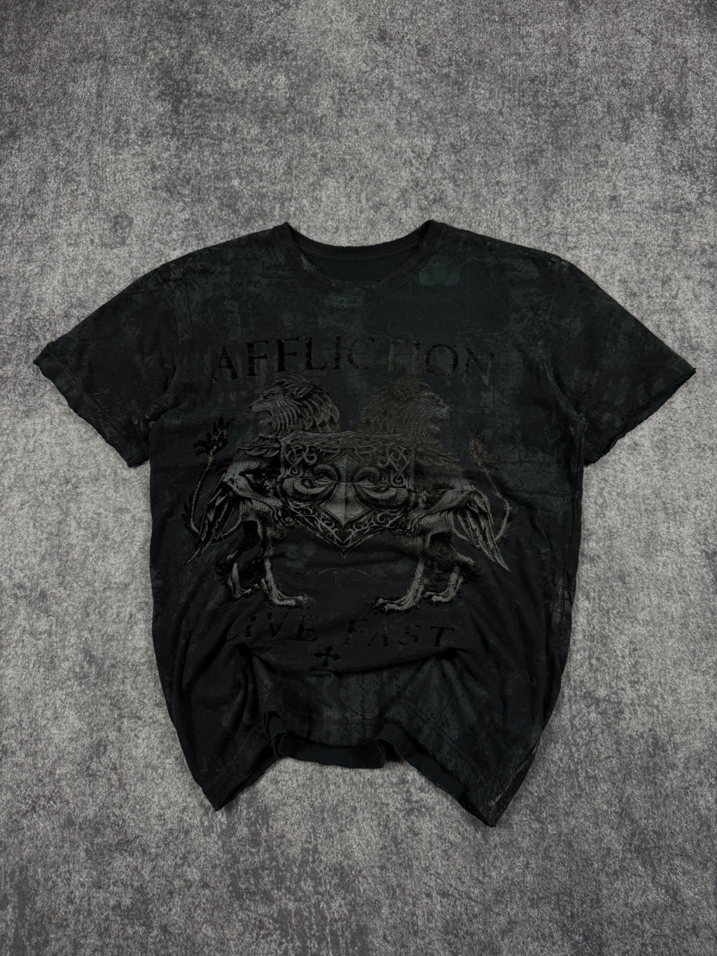 (rare) 2000s affliction shirt (S)